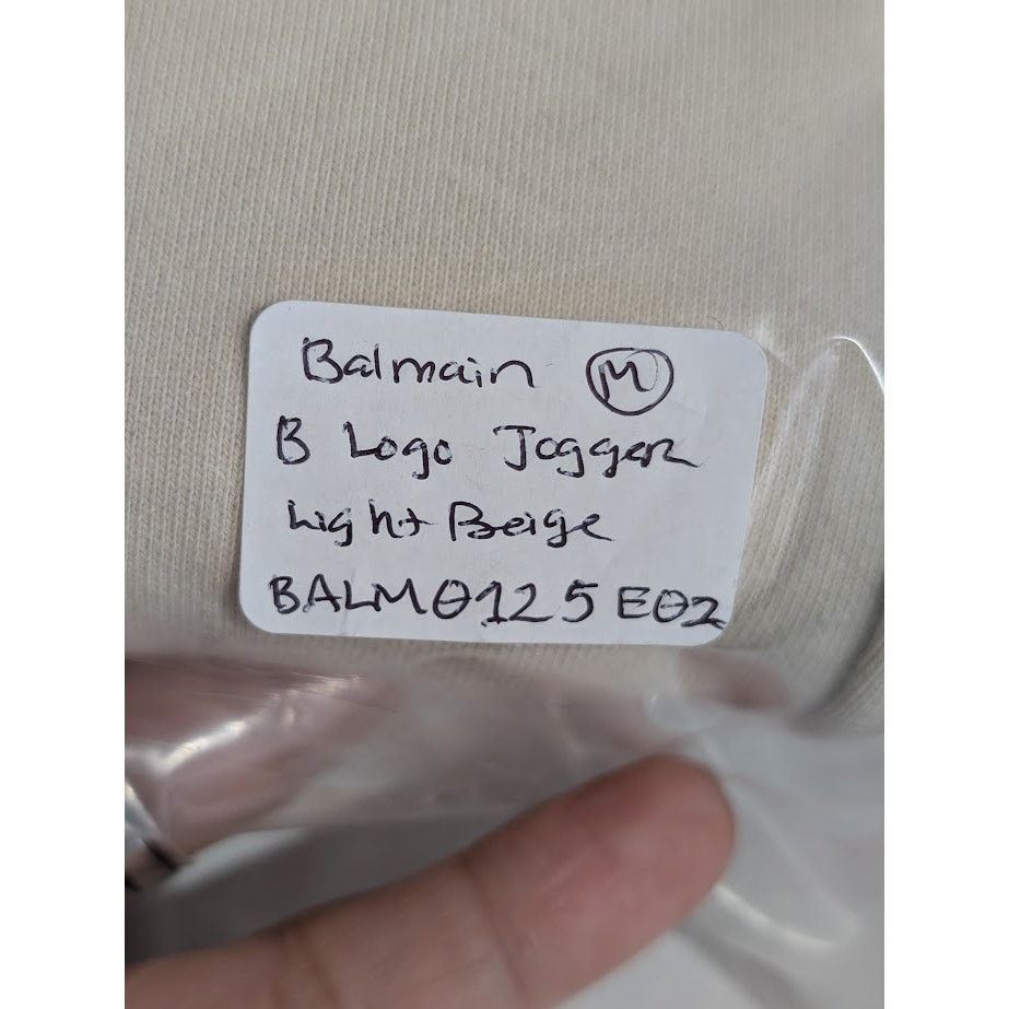 Balmain o1rshd1 B Logo Jogger Short in Beige Size US 32 / EU 48 - 23 Thumbnail