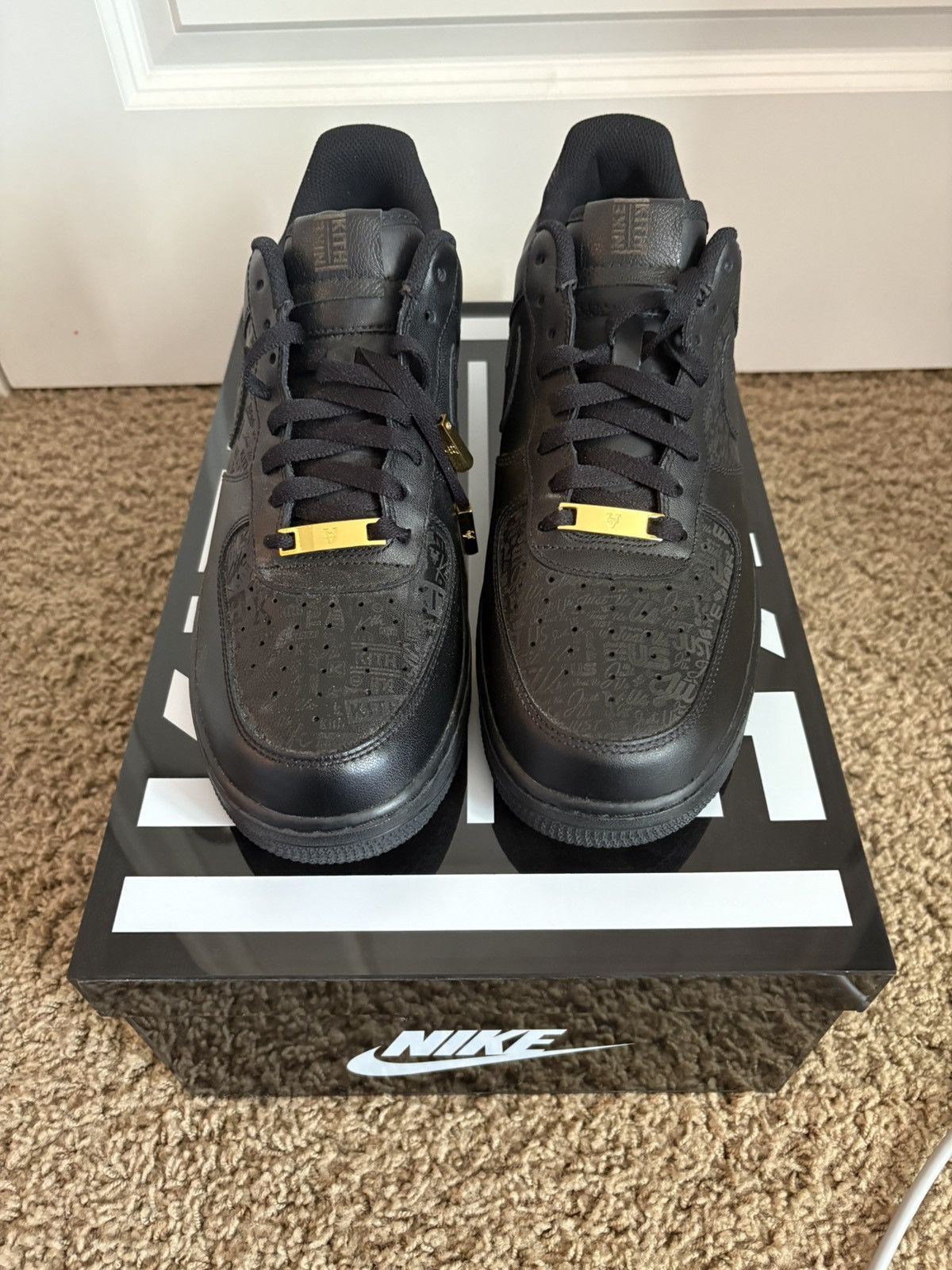 Kith × Nike Nike x Kith Friends and Family AF1 “Just Us” Blackout Size US 11.5 / EU 44-45 - 5 Thumbnail