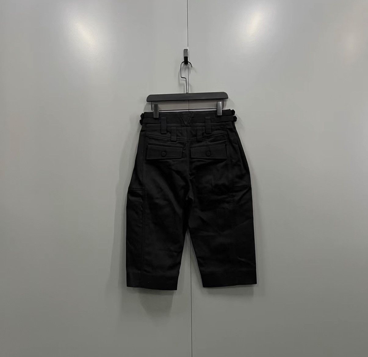 Louis Vuitton Louis Vuitton Black Oversized Bermuda Shorts J41 Size 24" / US 00 / IT 34 - 2 Thumbnail