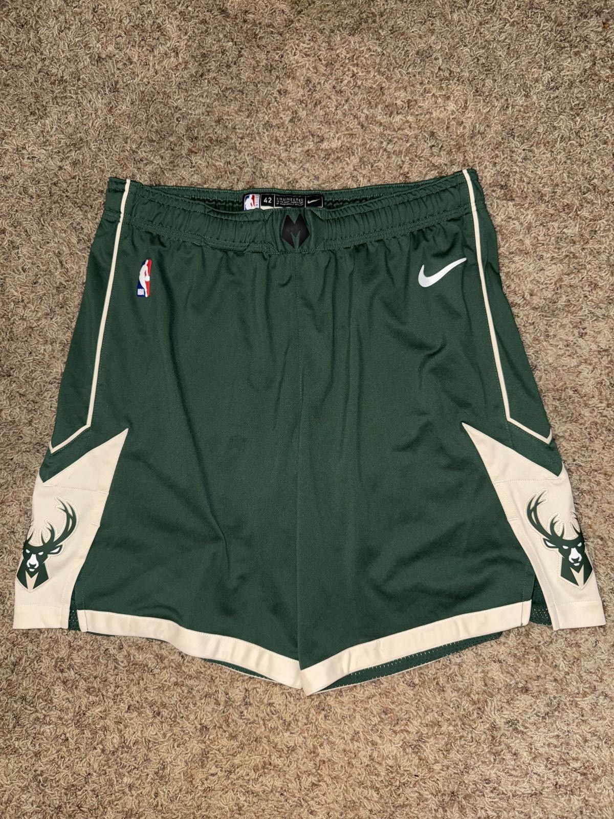 Nike Nike Men’s Authentic Milwaukee Bucks Shorts Team Issue Pro NBA Basketball Shorts Size US 36 / EU 52 - 1 Thumbnail