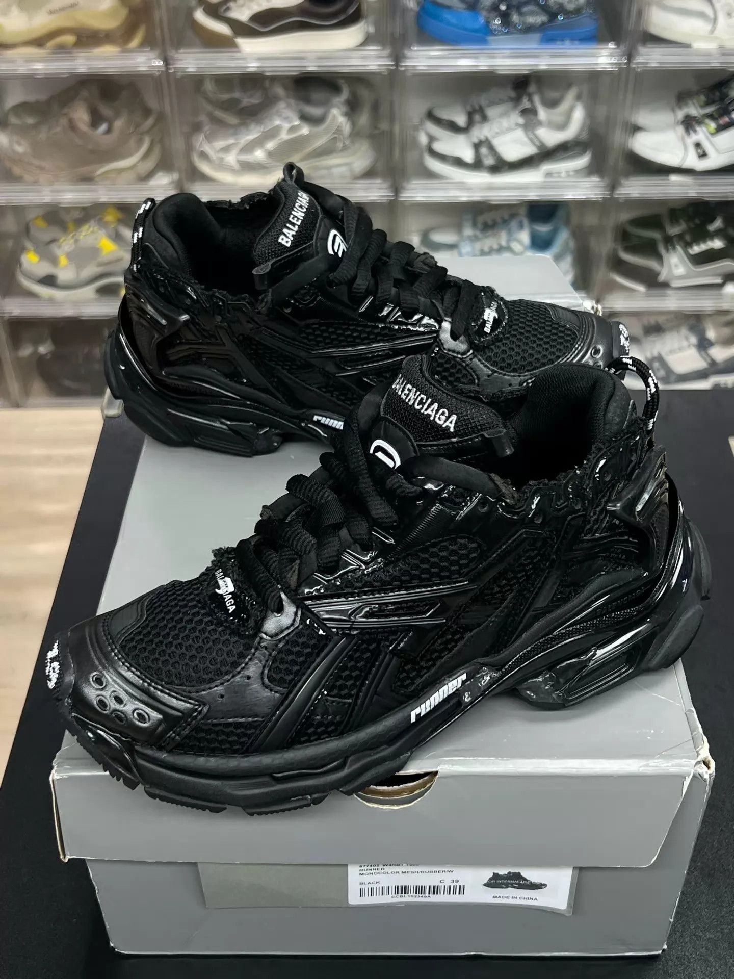 Balenciaga Balenciaga Runner Black 39 Size US 8.5 / IT 38.5 - 1 Thumbnail