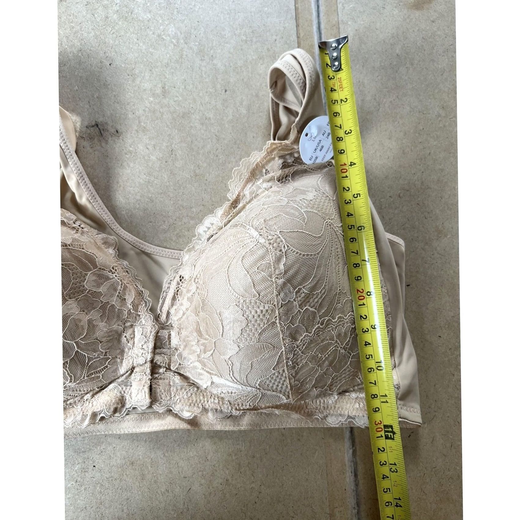 Vintage Lucy Breeze Bra Womens 46B Beige Longline Molded Lightly Lined Lace Nylon Spandex Wireless Pullover Full Coverage Size ONE SIZE - 7 Thumbnail