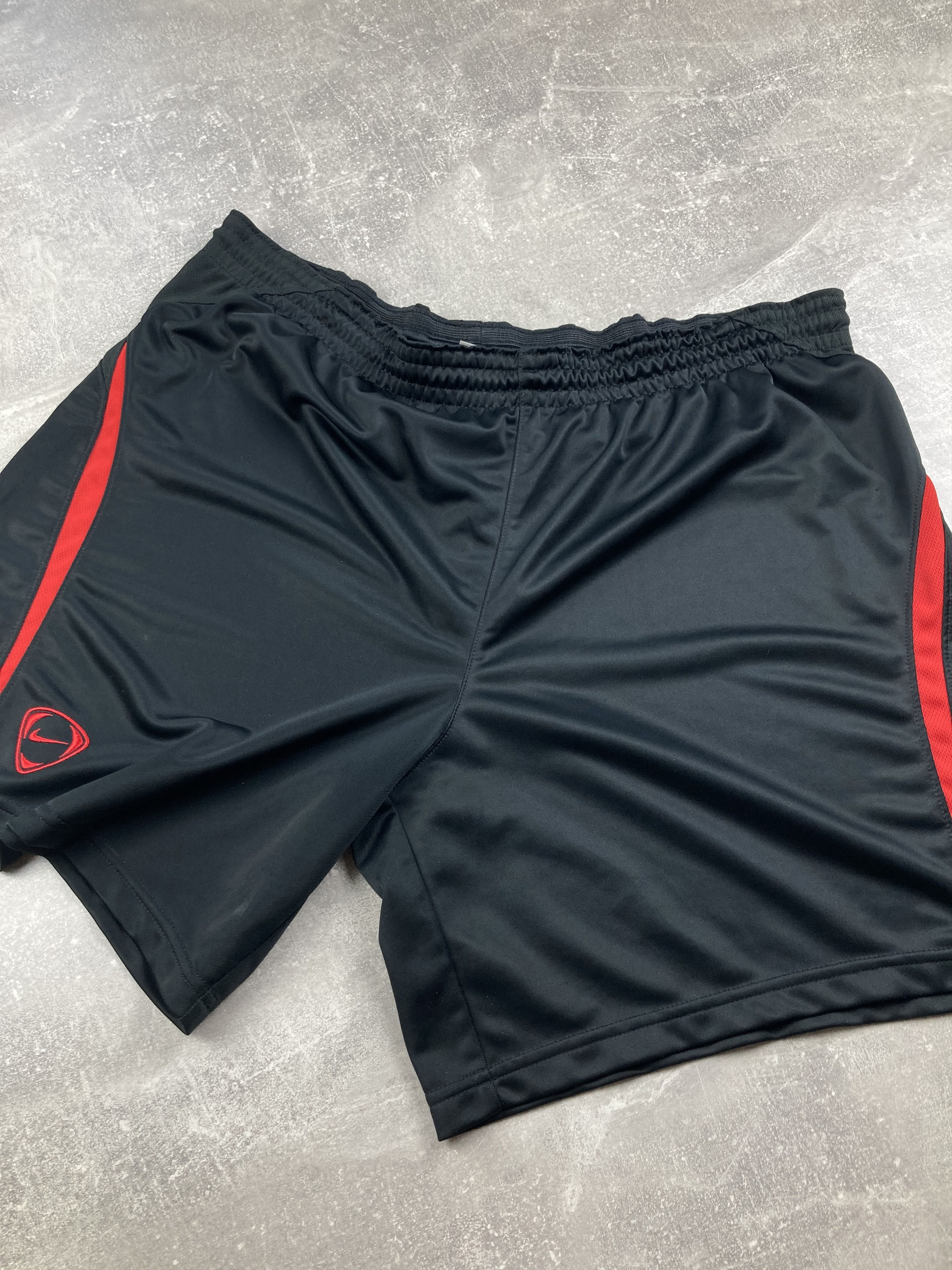 Nike Vintage Nike 90s Black Training Shorts Size US 34 / EU 50 - 4 Thumbnail