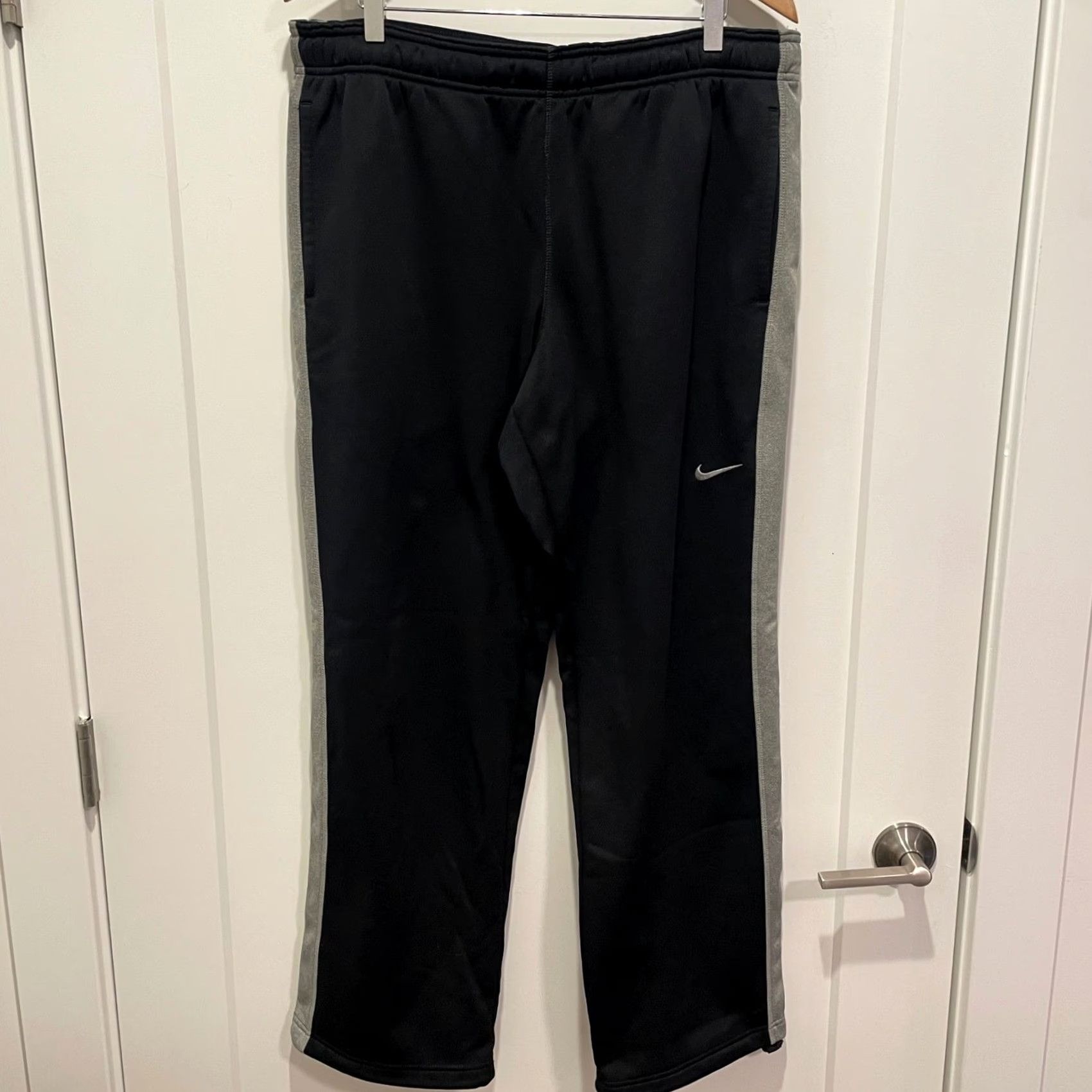 Nike Nike Therma-FIT Mens Large Black Grey Side Stripe Fleece Sweatpants Track Pants Size US 33 - 2 Thumbnail