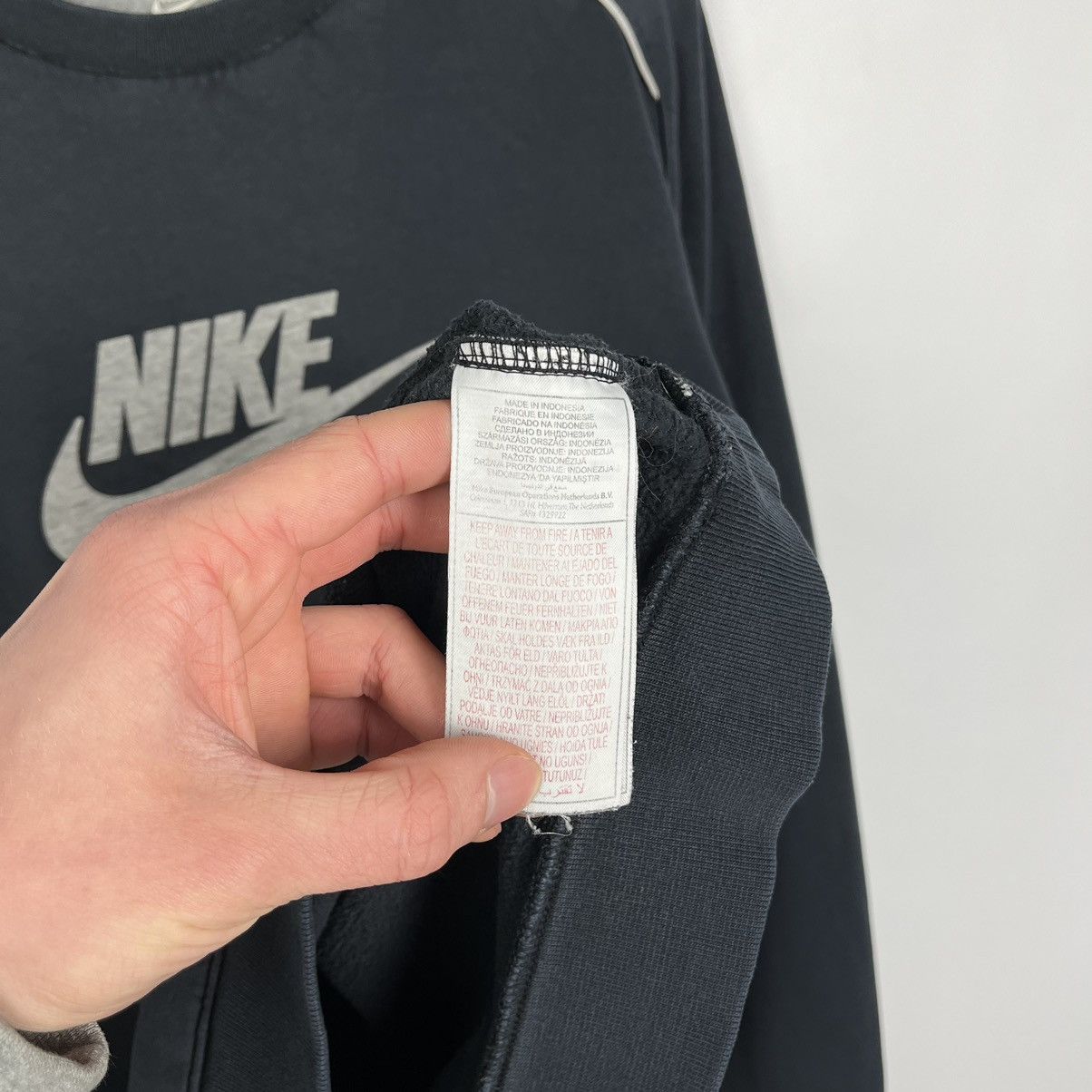 Nike Vintage Nike Big Swoosh Faded Blue Sweatshirt 2000’s Size US L / EU 52-54 / 3 - 10 Thumbnail