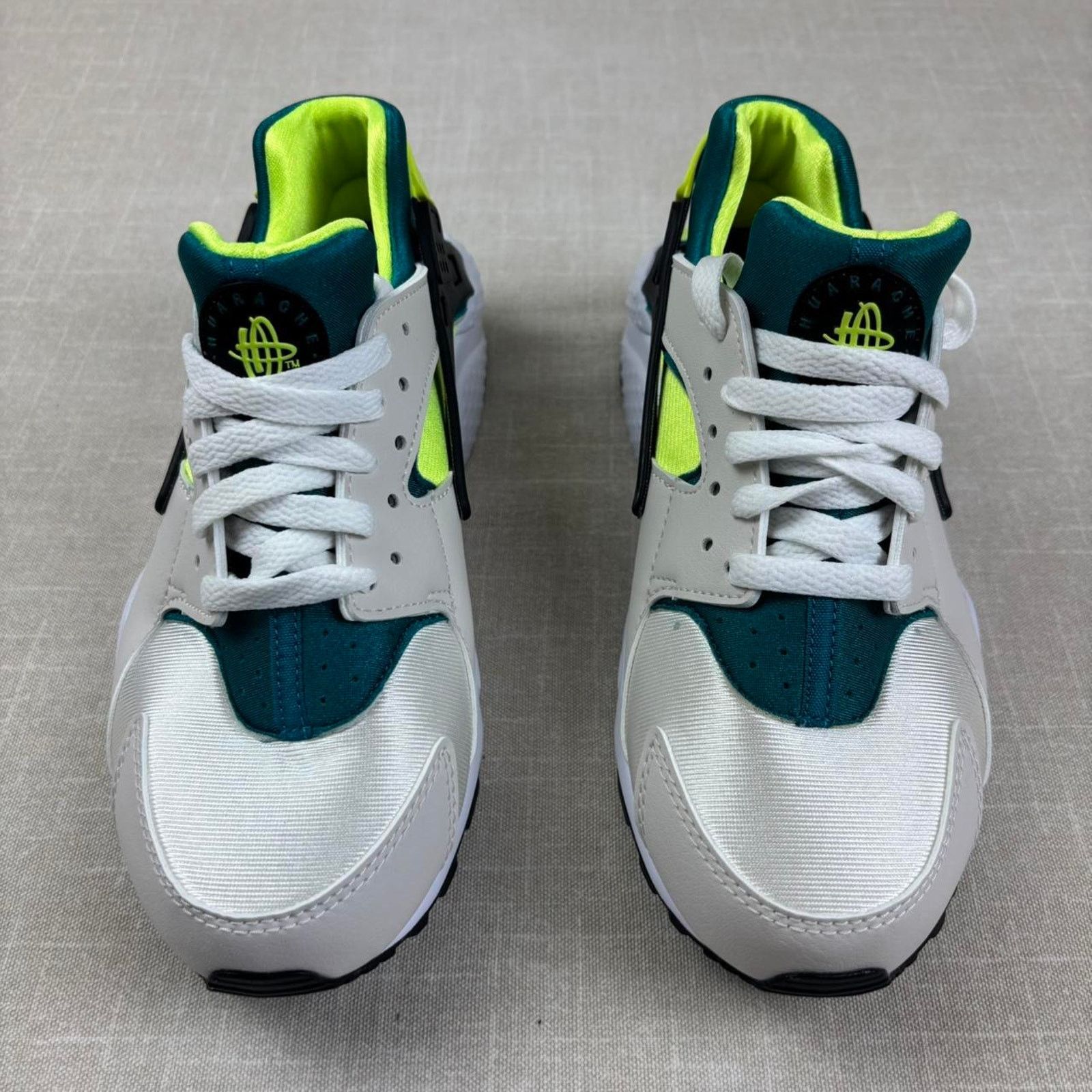 Nike 2022 Nike Air Huarache Run “White Volt Bright Spruce” 7.5W Size US 7.5 / IT 37.5 - 3 Thumbnail
