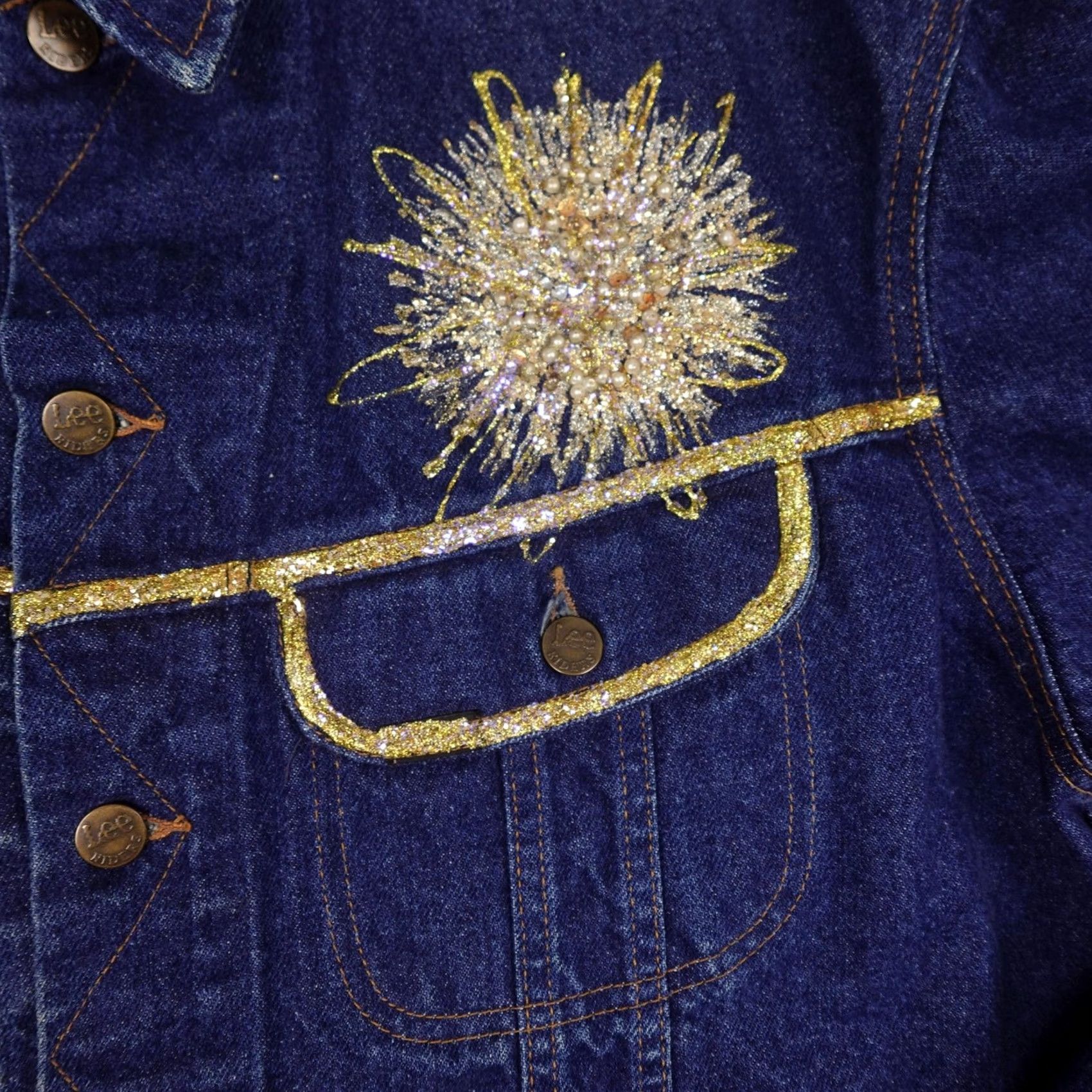 Lee VINTAGE Lee Jacket Mens 44 Blue Denim Beaded Fireworks Embellished 90s Jacket Mens Blue Denim Beaded Fireworks Embellished 90s Size US 44 / EU 60 - 7 Thumbnail
