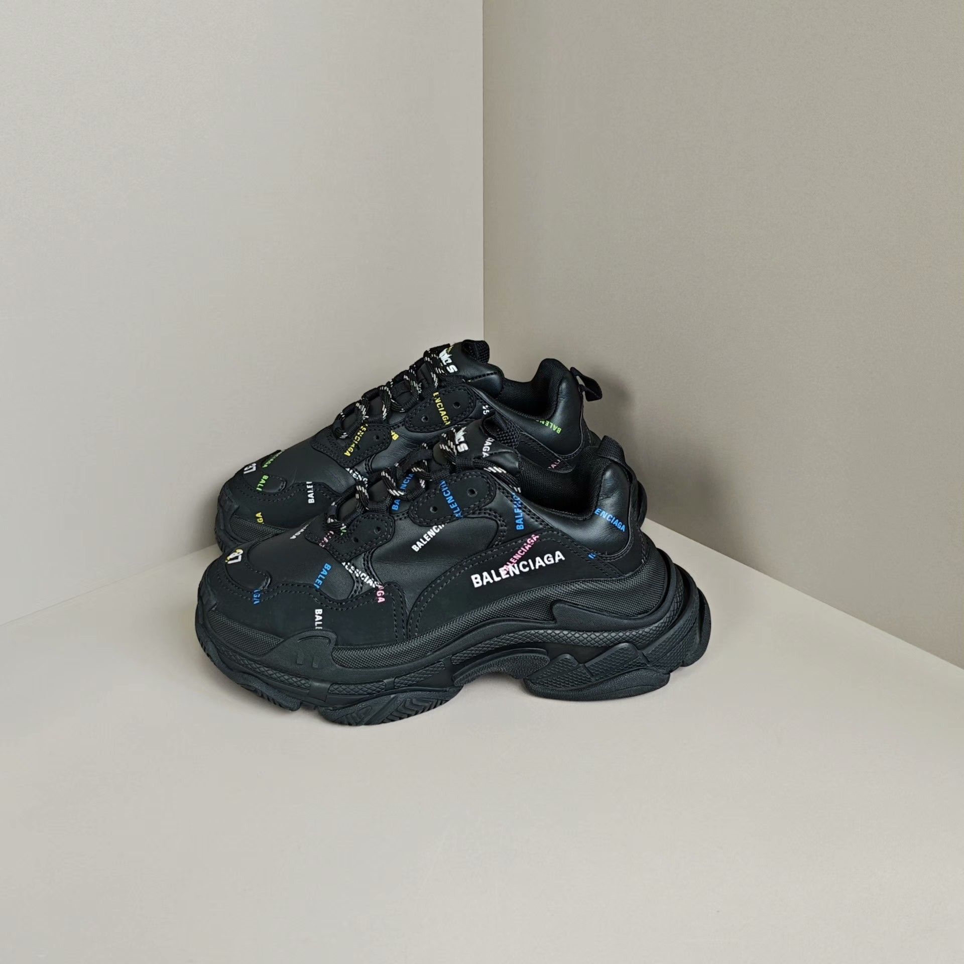 Balenciaga Balenciaga Lowtop Sneakers us_7 Women Size US 7 / IT 37 - 1 Thumbnail