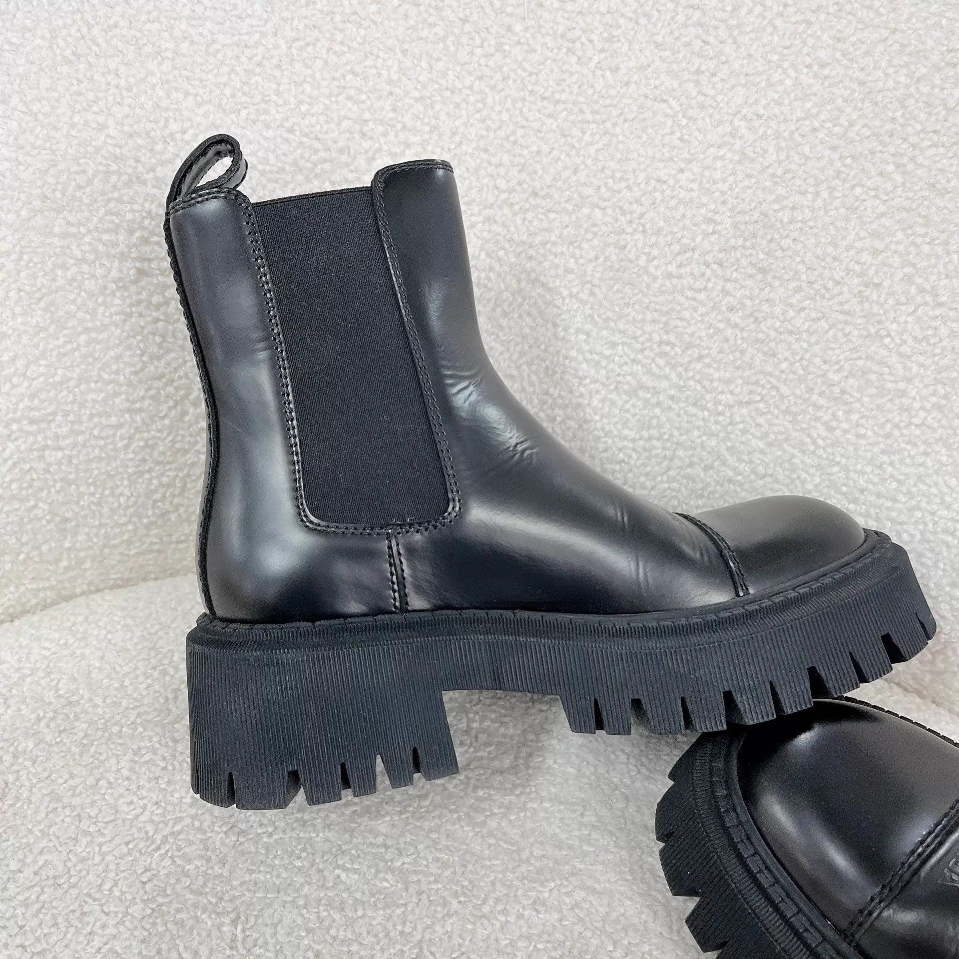 Balenciaga Balenciaga Black Chelsea Boots 35 EU Size US 4.5 / IT 34.5 - 9 Thumbnail