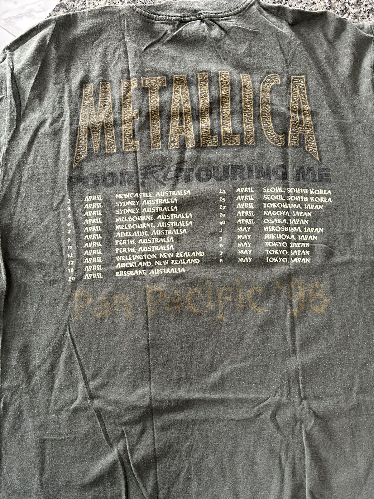 Vintage Vintage 1998 Metallica Pan Pacific Band Tee Size US XL / EU 56 / 4 - 7 Thumbnail