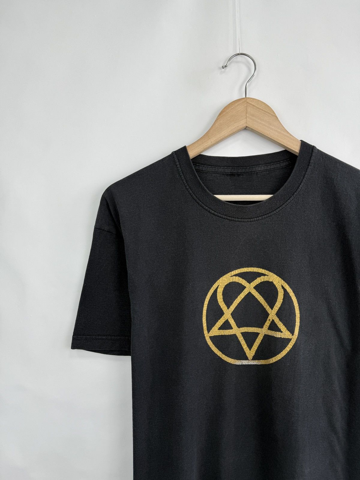 Band Tees Vintage 90s HIM Heartagram T-Shirt Band Metal Rare Retro Y2K Size US M / EU 48-50 / 2 - 3 Thumbnail