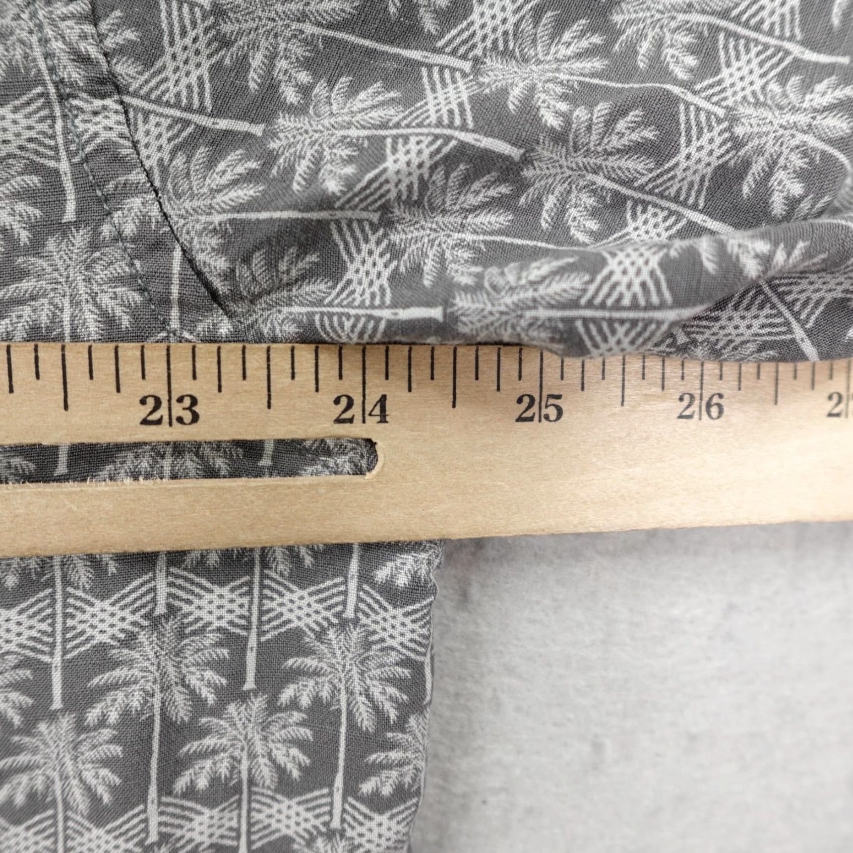 Tommy Bahama VINTAGE Tommy Bahama Shirt Men XL Gray Hawaiian Palm Tree Aloha Camp Button-Up Rayon Short Sleeve Casual Beach 60s 70s Mens Size US XL / EU 56 / 4 - 7 Thumbnail