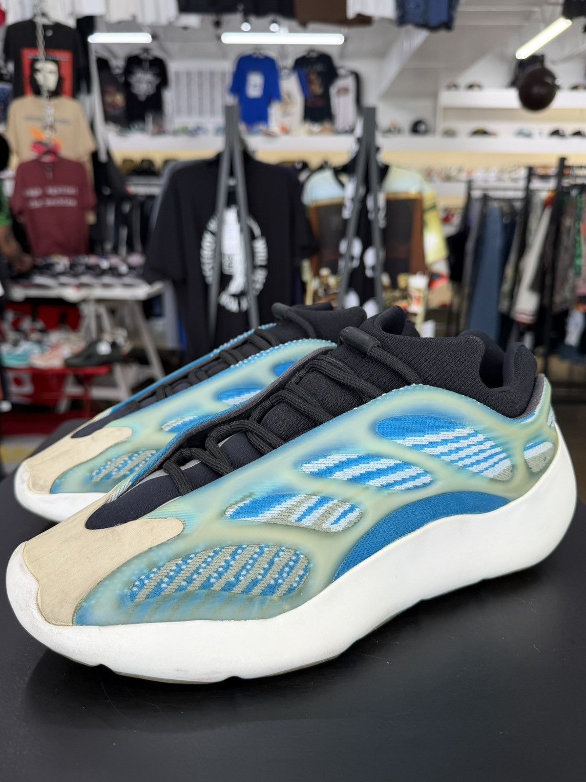 Adidas Adidas Yeezy 700 V3 Arzareth Size 10 (2020) Size US 10 / EU 43 - 1 Thumbnail