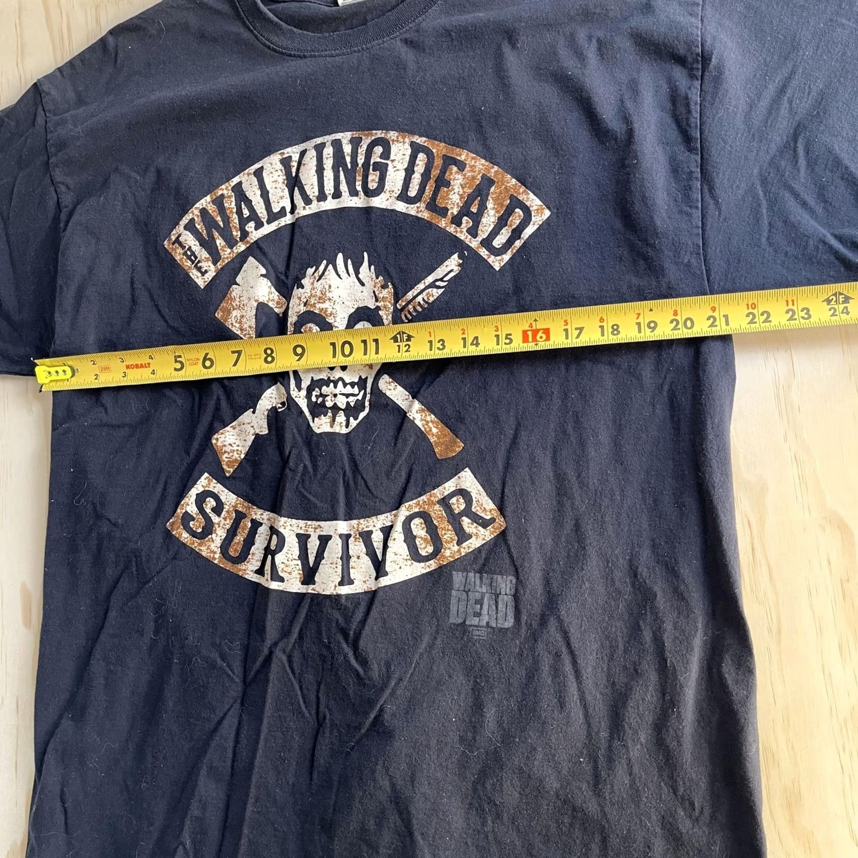 Fruit Of The Loom The Walking Dead Survivor Shirt Mens XL Black Skull Axes Graphic Tee AMC Horror Size US XL / EU 56 / 4 - 6 Thumbnail