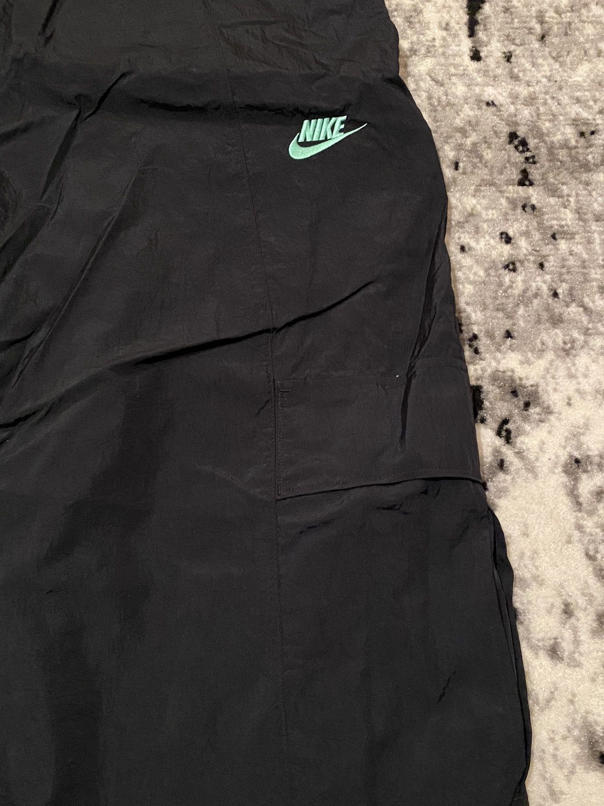 Nike × Vintage Nike Crazy Cargo Pant Baloon Bagy Fit Big Cental Logo Nylon Size US 34 / EU 50 - 6 Thumbnail