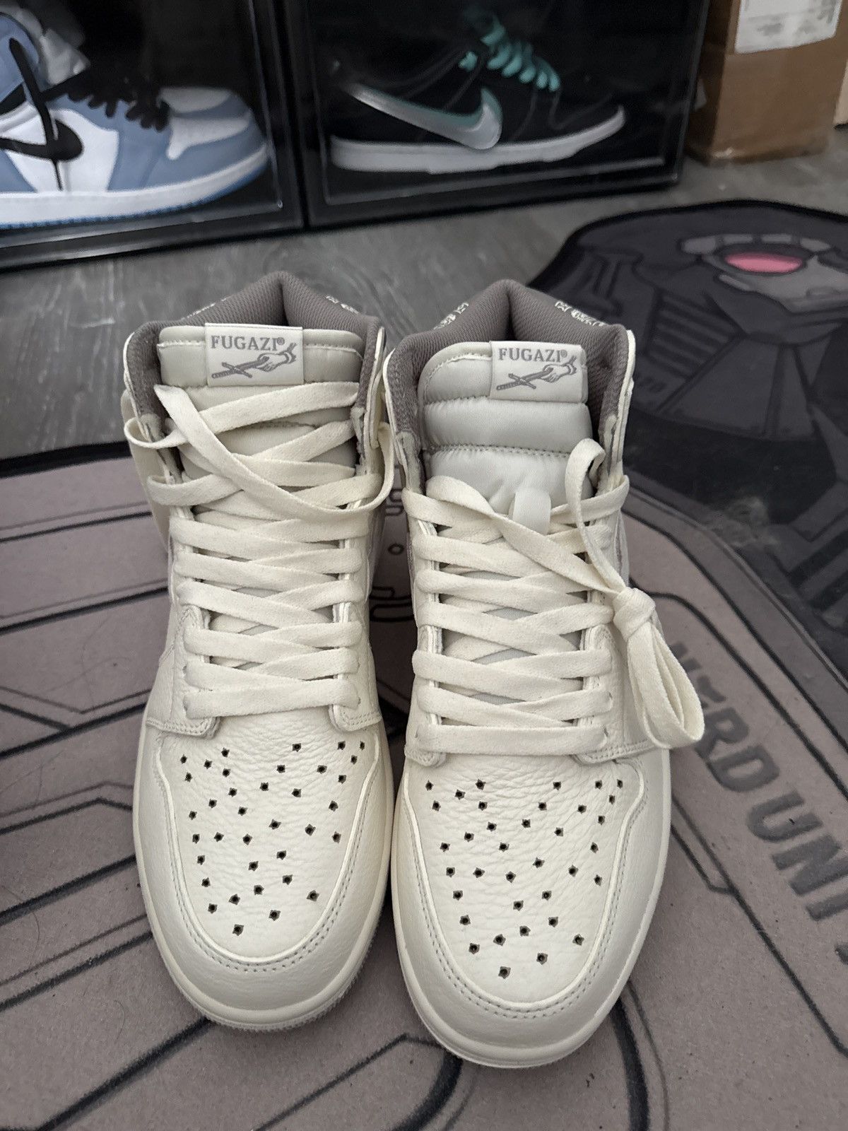Fugazi Fugazi Jordan 1 One in the Chamber size 9. Size US 9 / EU 42 - 3 Thumbnail