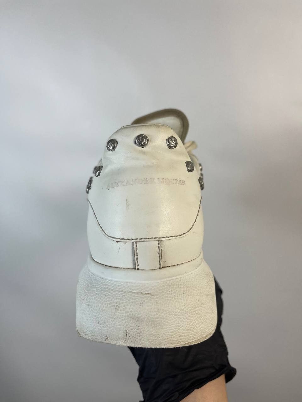 Alexander McQueen Oversised sneaker in white "Alexander Mqueen" size 40 Size US 7 / EU 40 - 3 Thumbnail