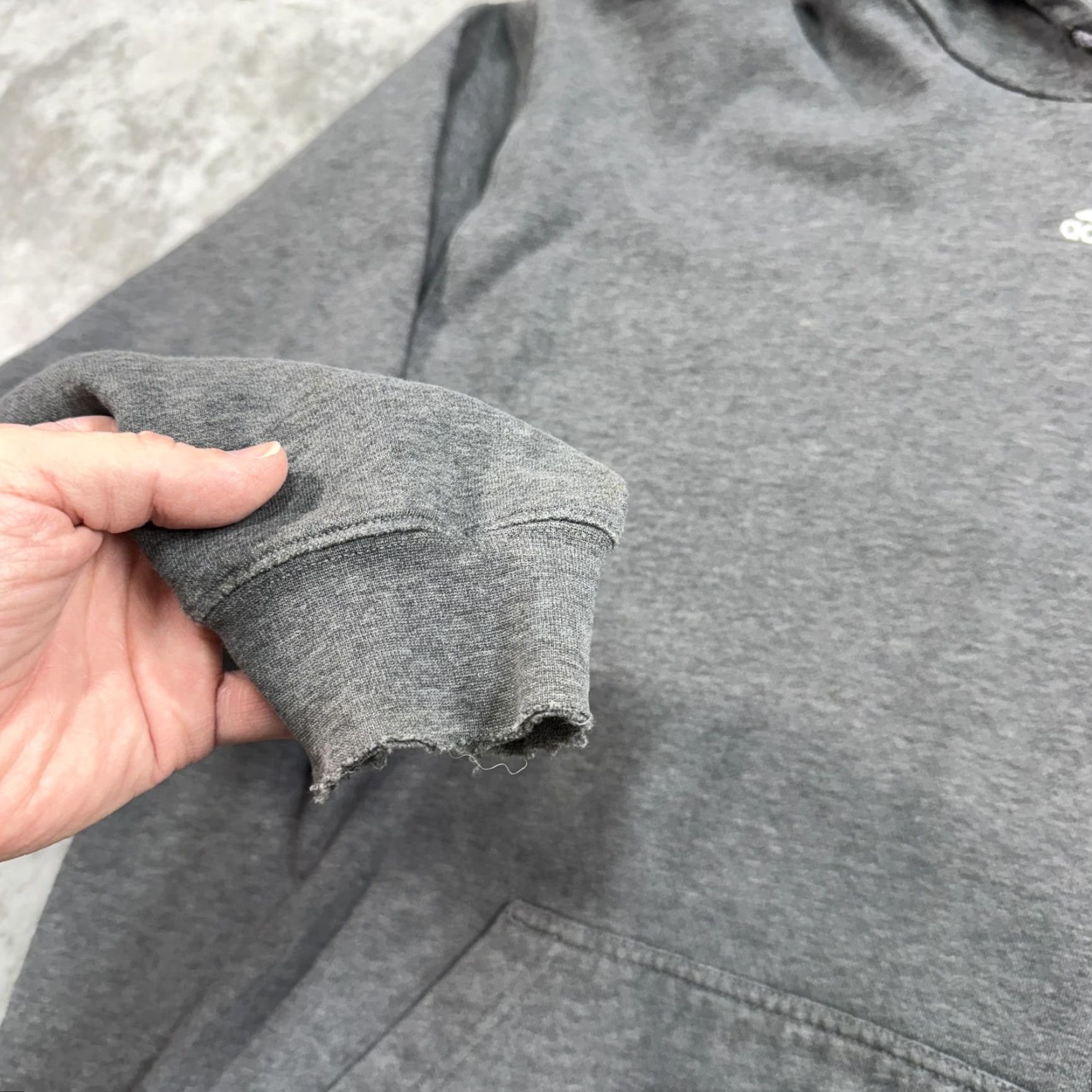 Adidas VINTAGE adidas Hoodie Mens XL Gray Pullover Sweatshirt Faded Distressed 90s y2k Logo Pockets Hooded Solid Size US XL / EU 56 / 4 - 4 Thumbnail