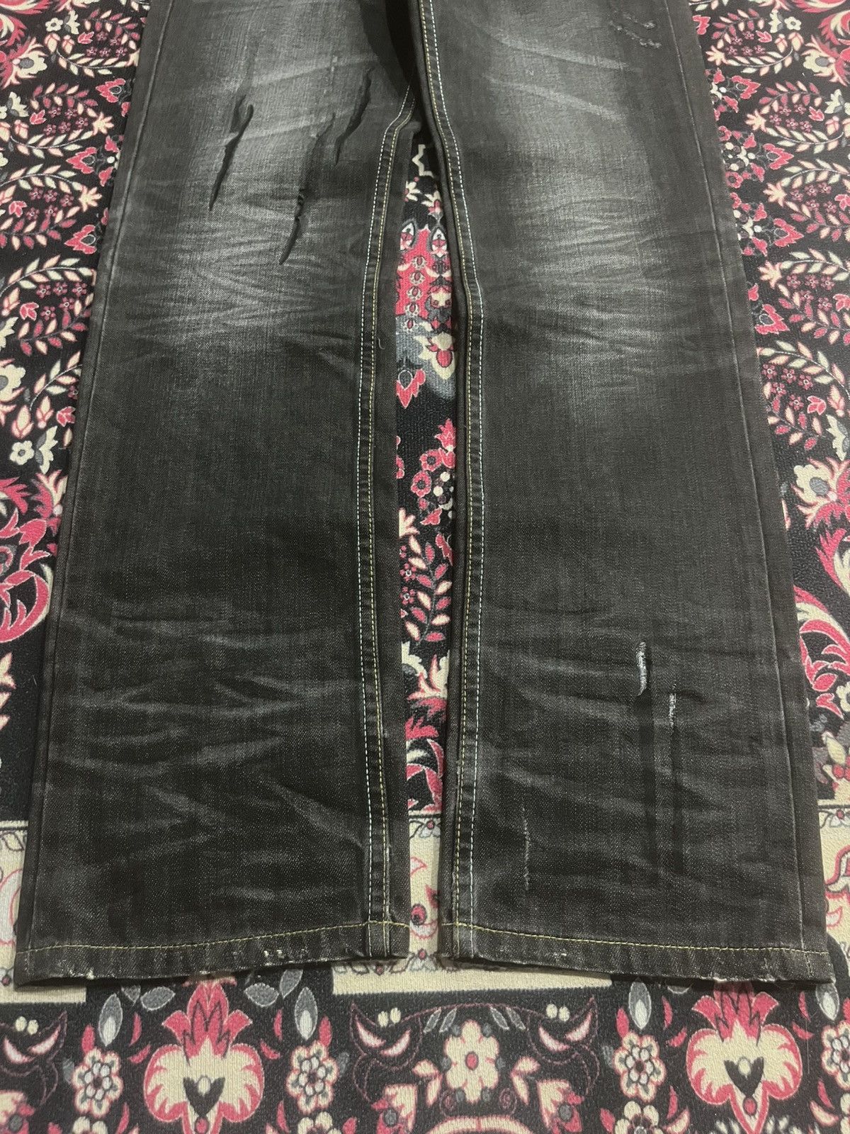 Le Grande Bleu (L.G.B.) Japan Solberry Dark Washed Graffiti Pocket Whisker Jeans Size US 29 - 11 Thumbnail