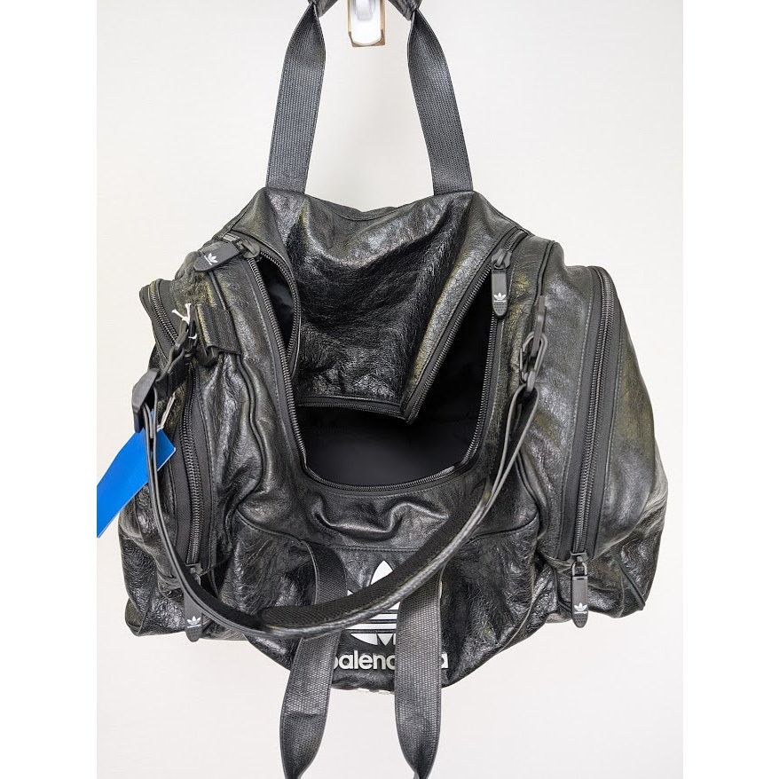 Adidas × Balenciaga o1rshd1 Aged Arena Lamb Gym Bag in Black/White Size ONE SIZE - 16 Thumbnail