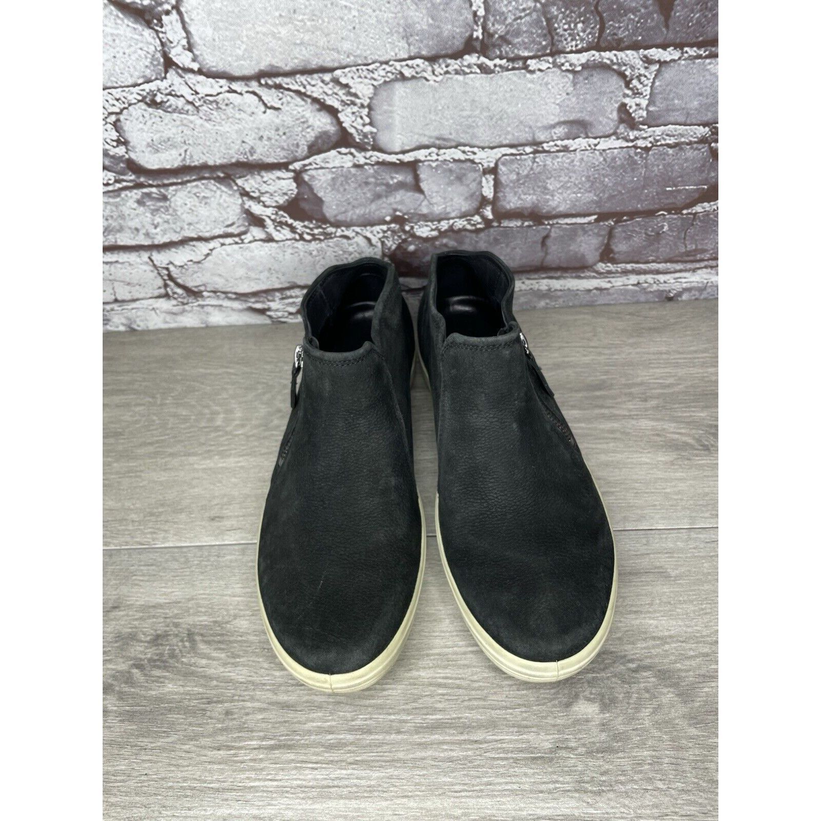 Ecco Ecco Soft 7 Black Leather Low Cut Zip Ankle Booties Sneakers Size US 10 / IT 40 - 20 Thumbnail