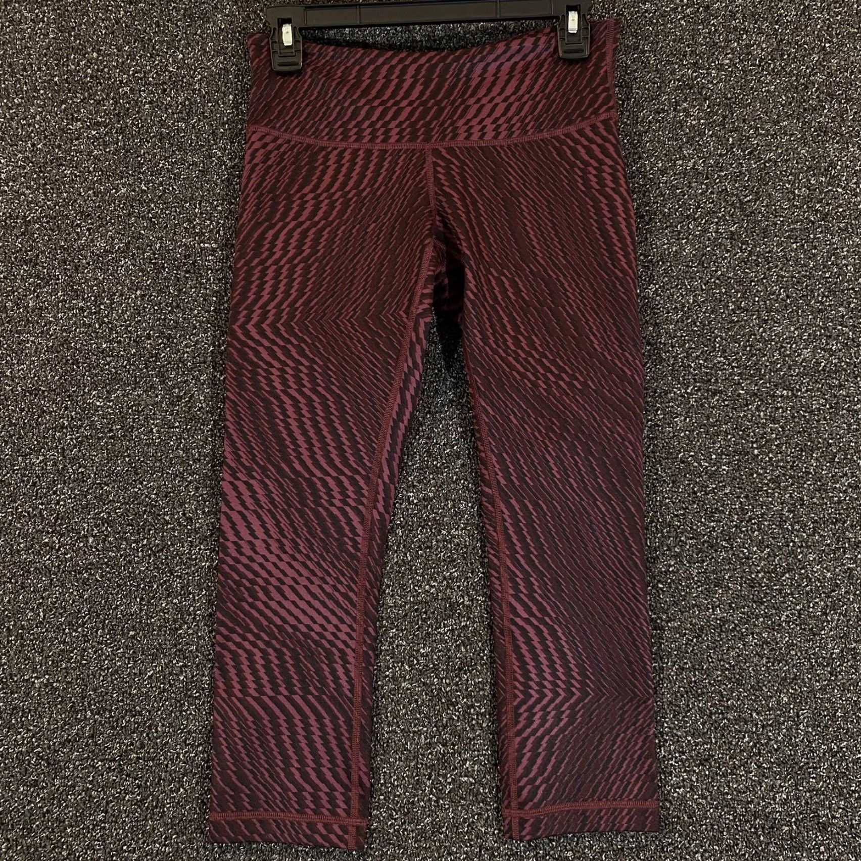 Lululemon Lululemon Capris Leggings Womens Size 6 21" Inseam Maroon Black Active Workout Yoga Athletic Size 28" / US 6 / IT 42 - 2 Thumbnail