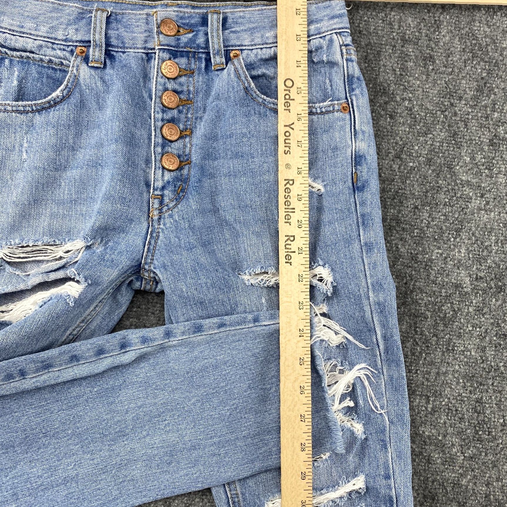 Vintage VINTAGE We The Free Jeans Womens 24 Light Wash High Rise Distressed Straight Leg Raw Hem Size 42" / US 20 - 6 Thumbnail