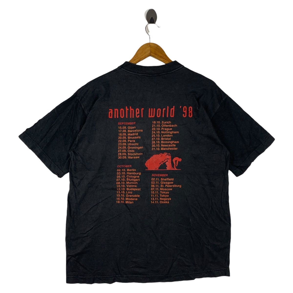 Band Tees Vintage BRIAN MAY tour 1998 queen another world band tee Size US S / EU 44-46 / 1 - 4 Thumbnail
