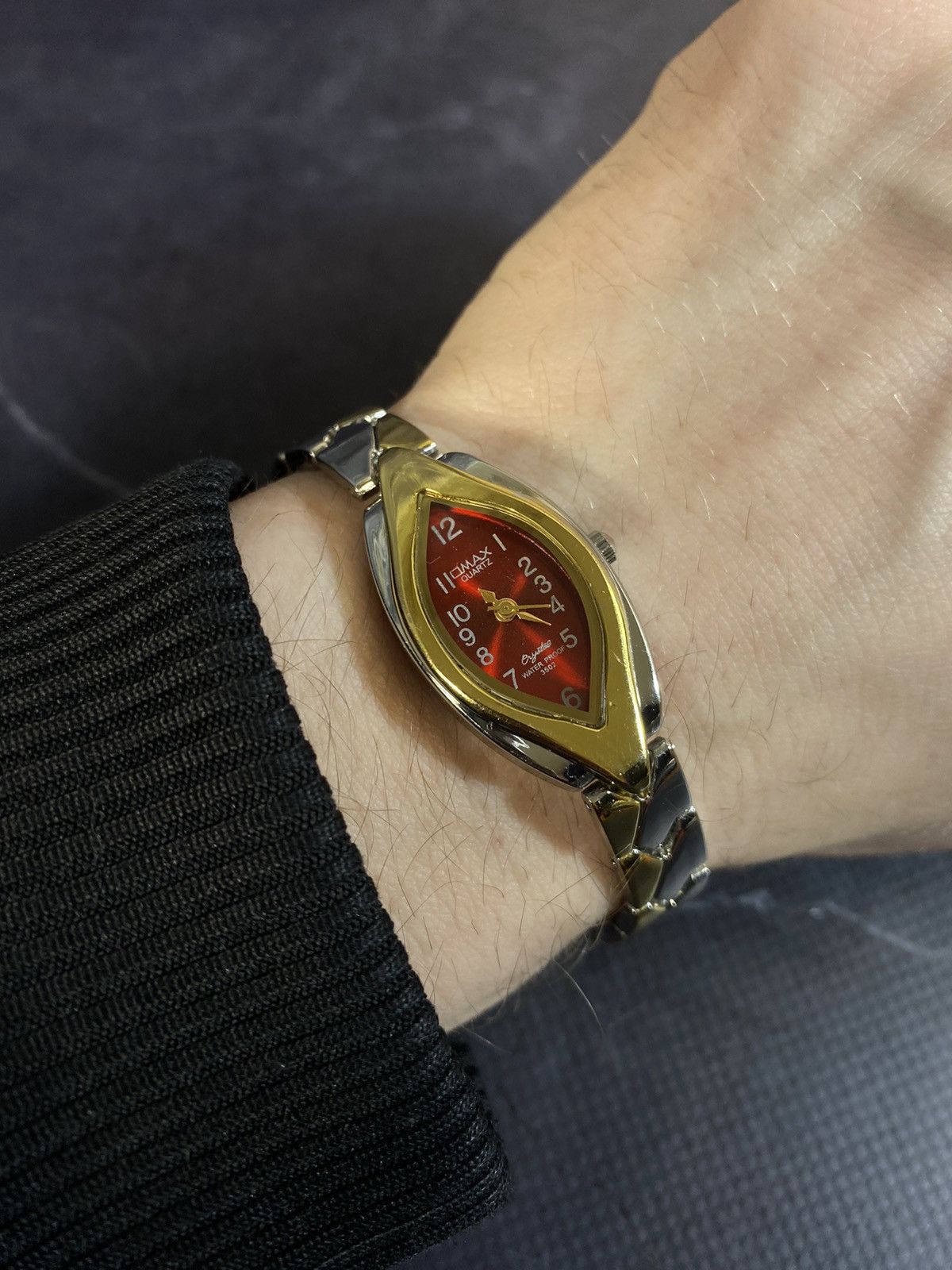 Jewelry Omax Red Dial Teardrop Watch Japanese Brand Size ONE SIZE - 2 Thumbnail