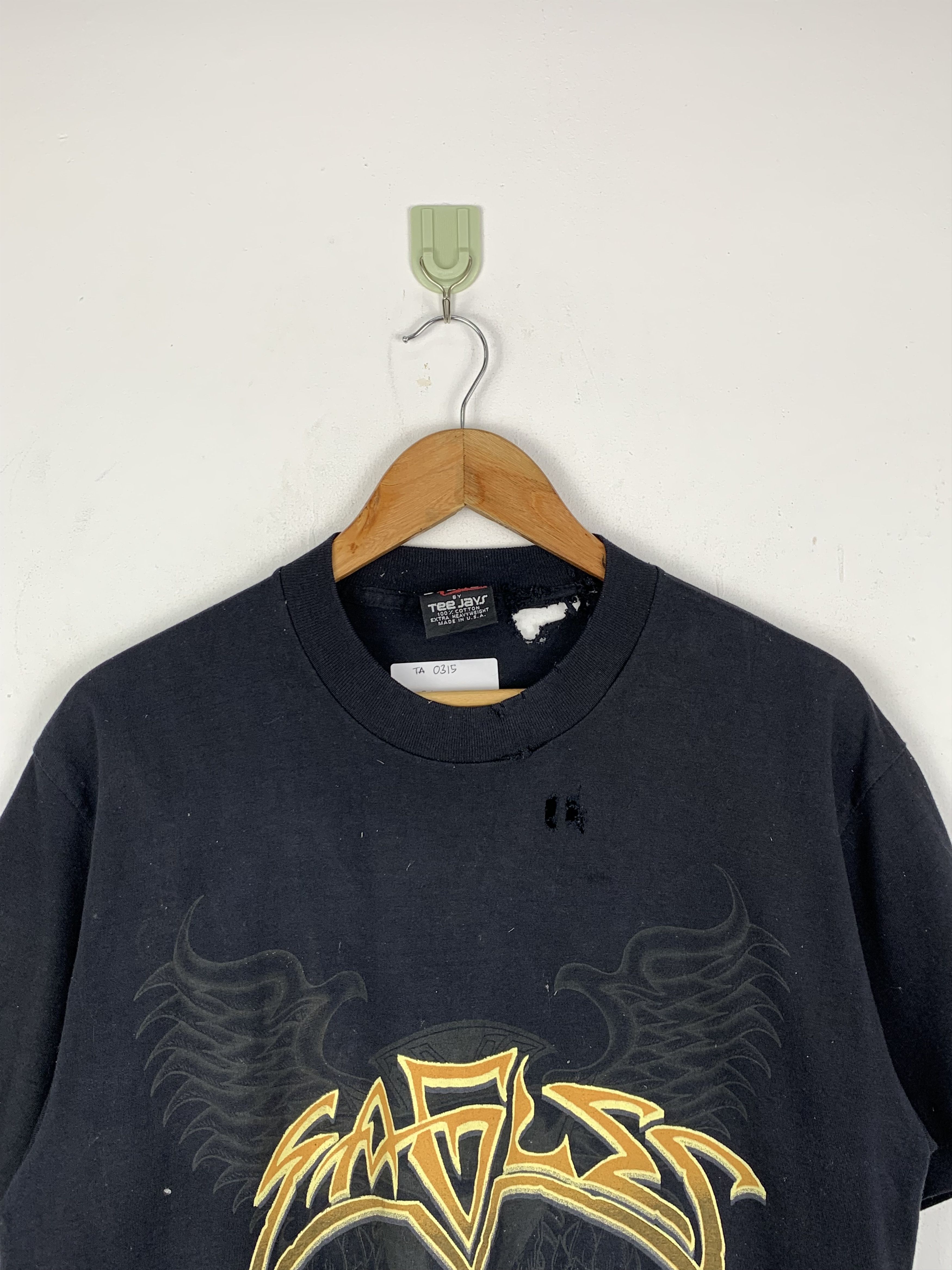 Band Tees × Giant × Vintage Vintage 90s Eagles Distressed Tour Band T Shirt TA0315 Size US L / EU 52-54 / 3 - 6 Thumbnail