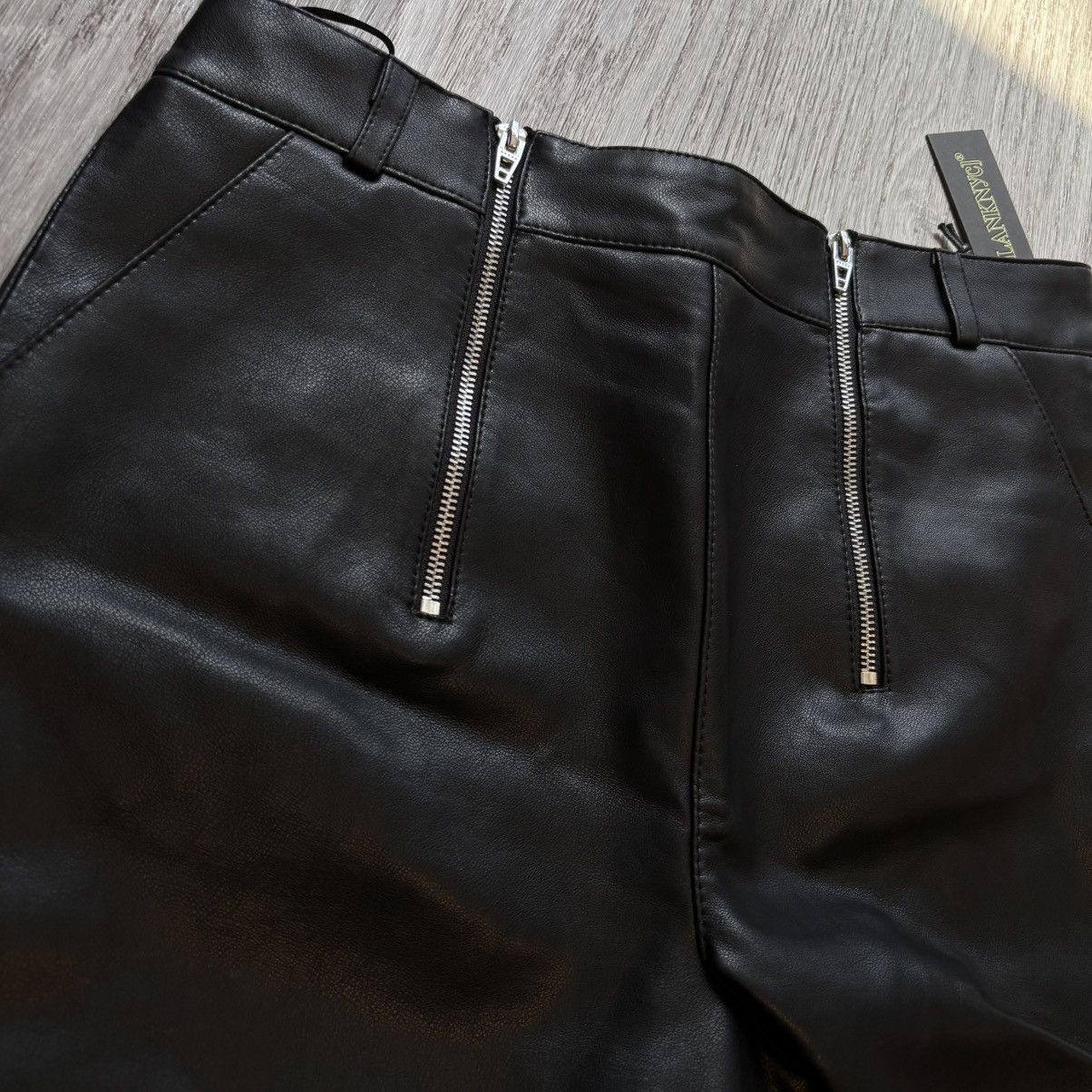BLANKNYC BLANK NYC Vegan Leather Shorts Zip Detail Black Nwt Size 30 Size 30" / US 8 / IT 44 - 2 Thumbnail
