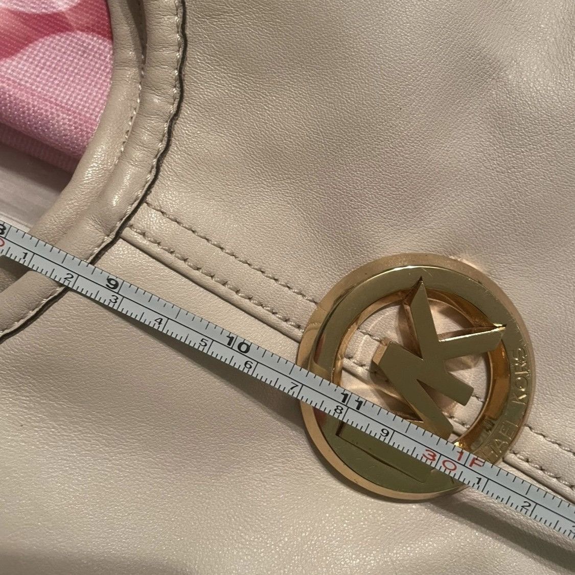 Michael Kors Cream MICHAEL KORS Ivory Soft Leather Shoulder Gold Hardware Size ONE SIZE - 4 Thumbnail