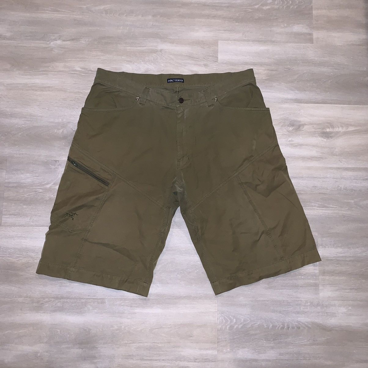 Arc'teryx Vintage Arc’Teryx Shorts Size US 38 / EU 54 - 1 Thumbnail