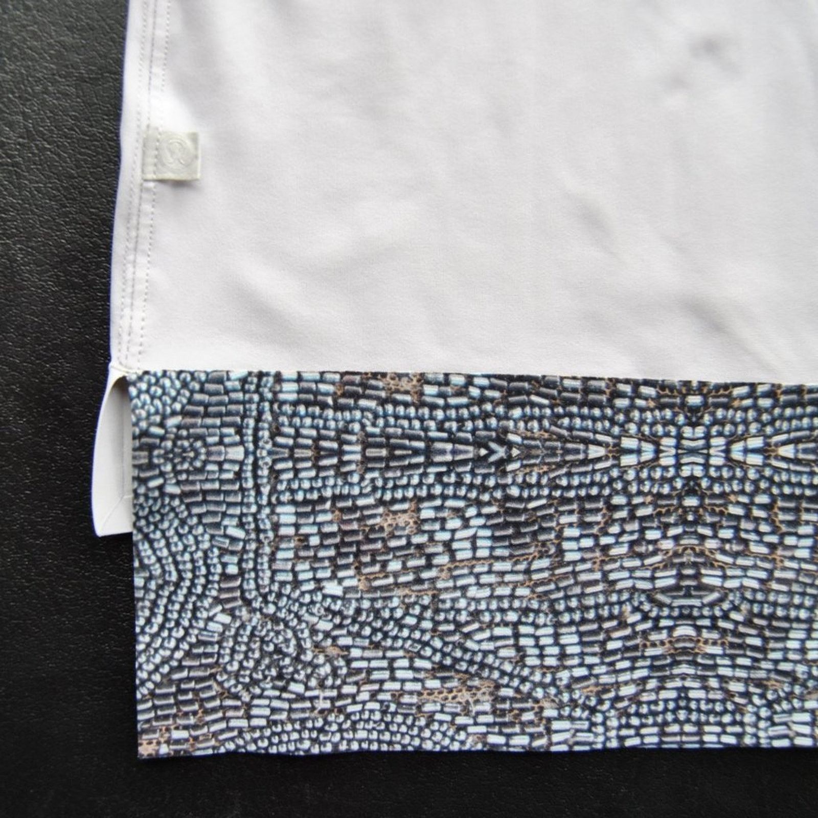 Lululemon Lululemon Graphic Design White Shirt Size L / US 10 / IT 46 - 3 Thumbnail