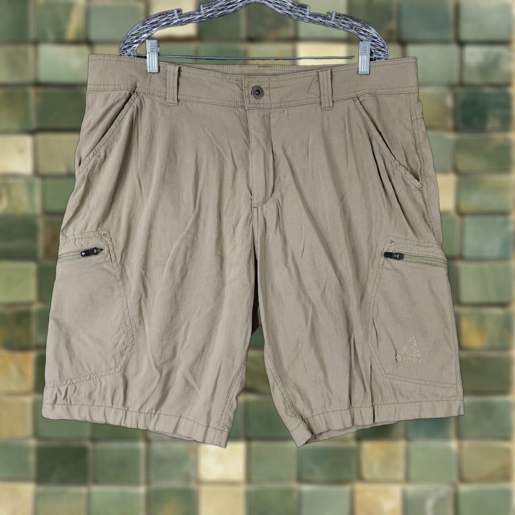 Vintage GERRY Cargo Shorts Beige Men Size 40 Regular Cargo Hiking Short Men 40 Beige Size US 40 / EU 56 - 1 Thumbnail
