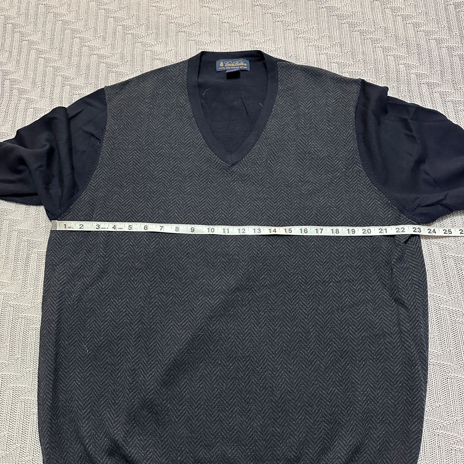Brooks Brothers Brooks Brothers gray herringbone vneck merino wool sweater Size US XL / EU 56 / 4 - 5 Thumbnail