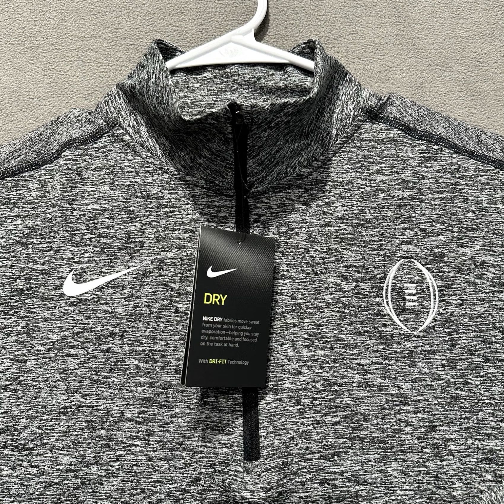 Nike Nike Dri-Fit Element 1/2 Zip Top Womens M Gray Heather Pullover 897021-011 Size M / US 6-8 / IT 42-44 - 3 Thumbnail