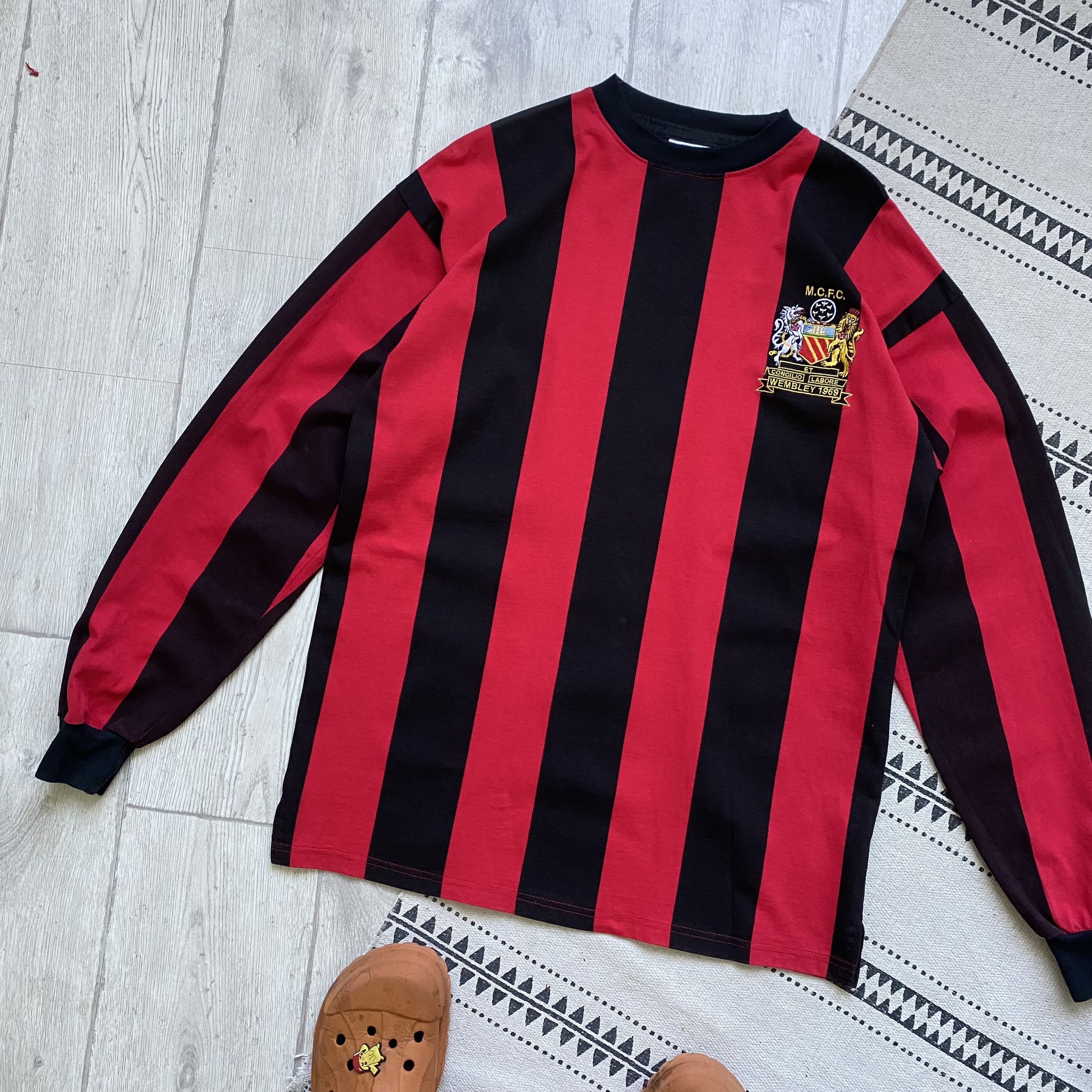 Umbro ⚽️Vintage 1969 Manchester City soccer jersey longsleeve tee Size US L / EU 52-54 / 3 - 5 Thumbnail