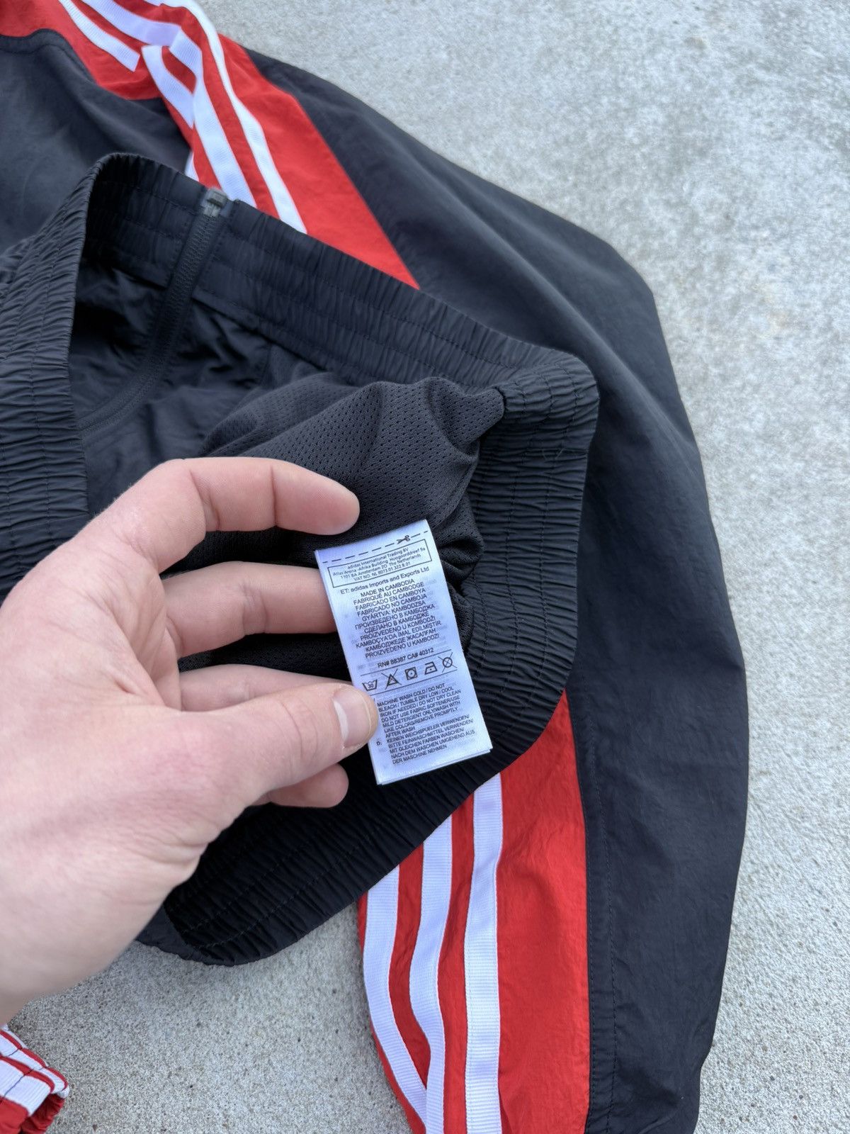 Adidas Vintage Adidas y2k avantgarde streetwear track nylon jacket Size S / US 4 / IT 40 - 13 Thumbnail