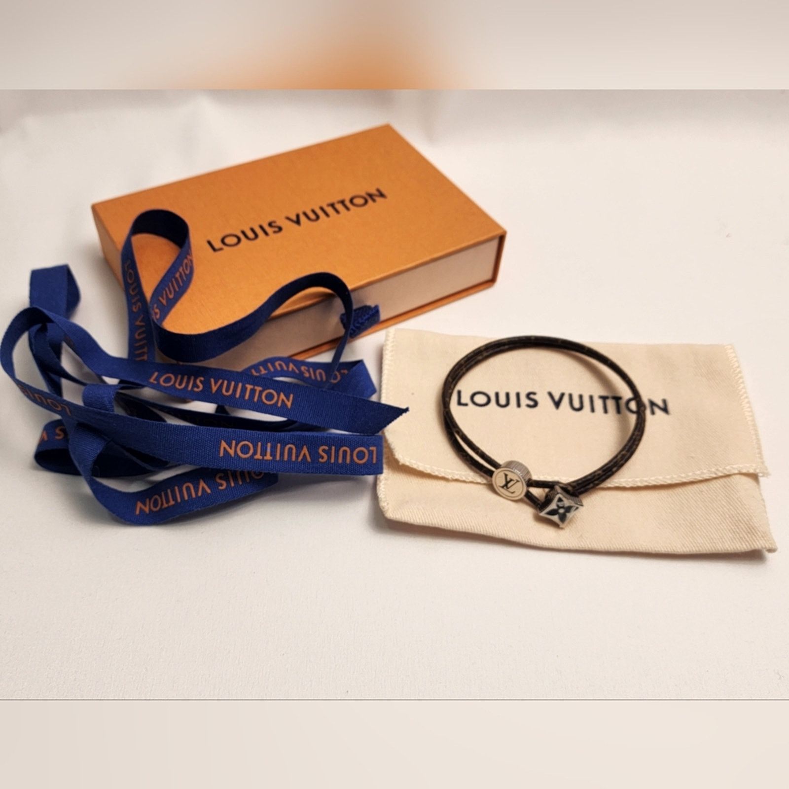 Louis Vuitton Authentic Louis Vuitton Catch It Monogram Eclipse New Rare Size ONE SIZE - 1 Thumbnail