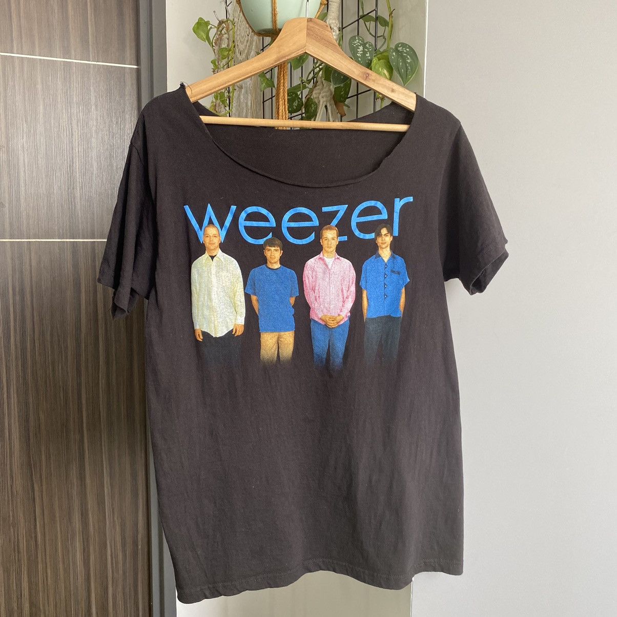 Band Tees Thrashed Weezer Rock Band ERD GRUNGE GRAIL OG FADED TSHIRT Size US M / EU 48-50 / 2 - 1 Thumbnail