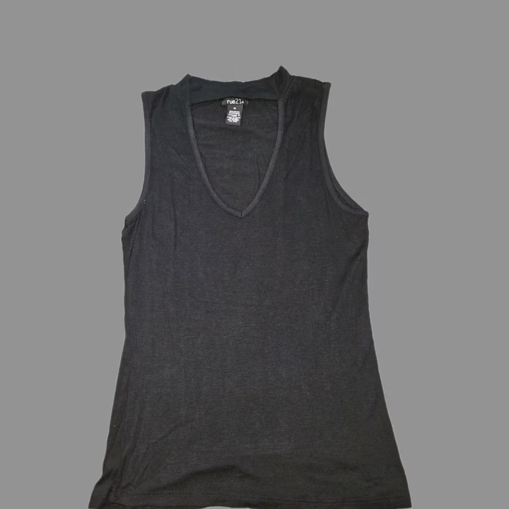Vintage VINTAGE Rue21 Basic Knit Shirt Sleeveless Women XL Black Peep Hole Neck Casual T-Shirt Size XL / US 12-14 / IT 48-50 - 1 Thumbnail
