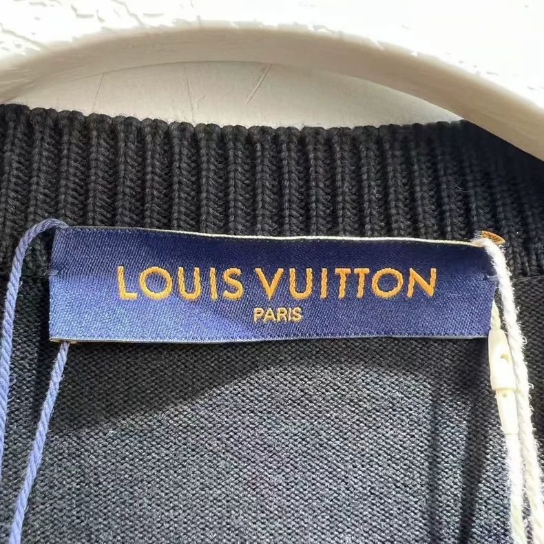 Louis Vuitton Louis Vuitton 24 New Pin Embroidered Logo Short Sleeve Size US S / EU 44-46 / 1 - 4 Thumbnail