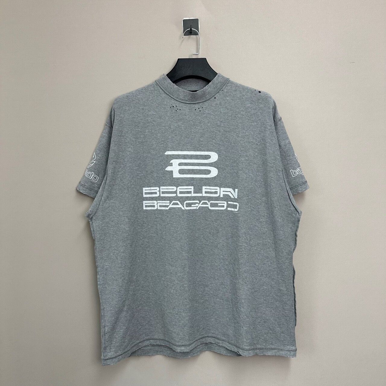 Balenciaga balenciaga gray graphic short sleeve t-shirt Size US L / EU 52-54 / 3 - 1 Thumbnail