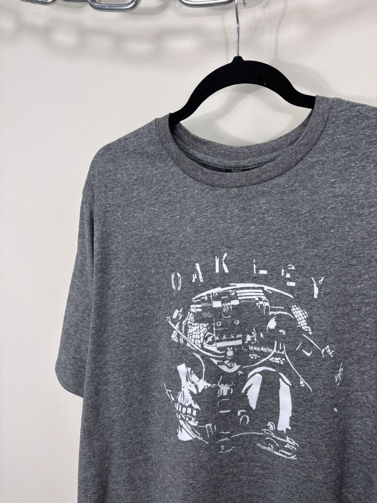 Oakley Oakley Military Channel NWT Men’s Athletic Heather Grey Tee Size US XL / EU 56 / 4 - 3 Thumbnail