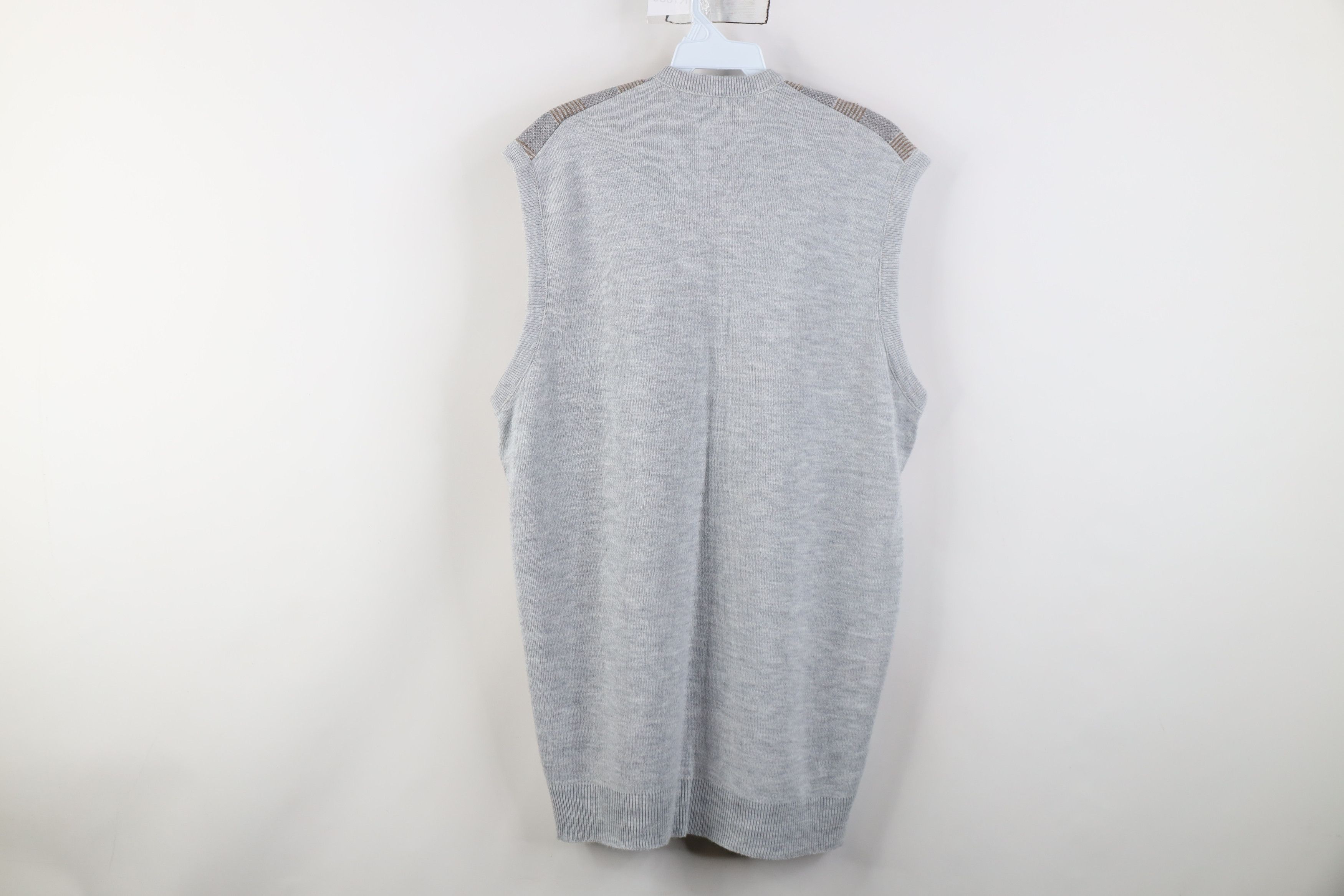 Vintage Vintage 70s Streetwear V-Neck Sweater Vest Gray Plaid USA Size US XXL / EU 58 / 5 - 8 Thumbnail