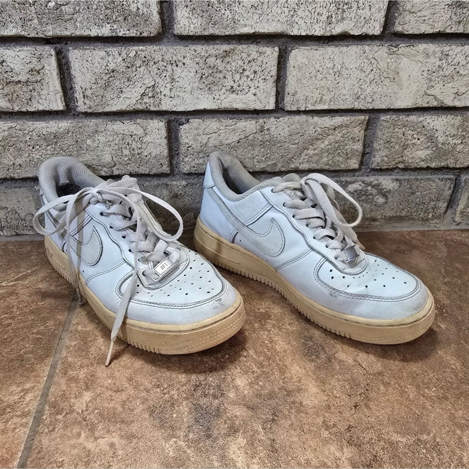 Nike White Basic | NIKE | Air Force 1 Sneaks Size US 6 / EU 39 - 2 Thumbnail