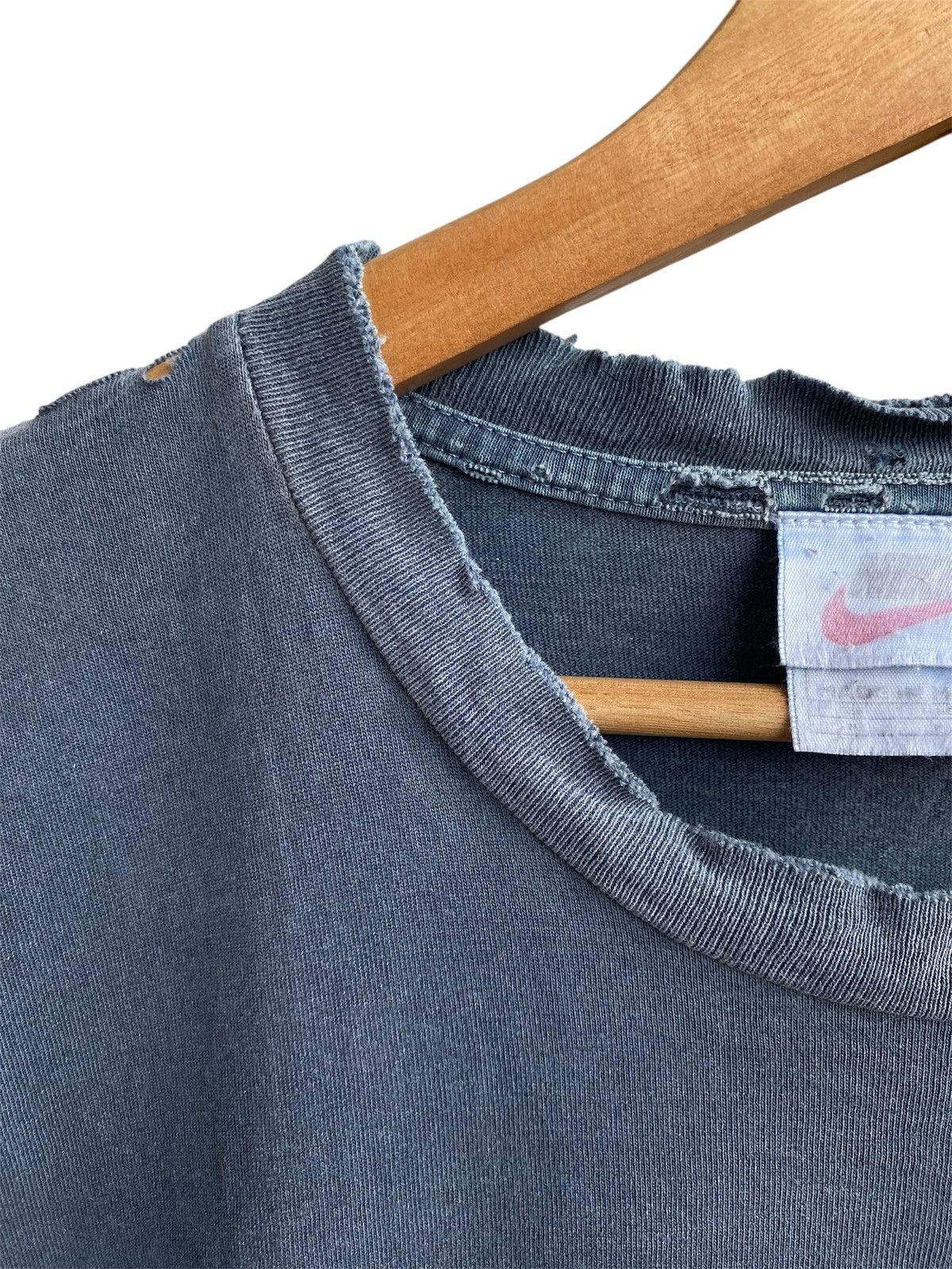 Nike × Vintage Vintage Nike Swoosh Gradient Sun Faded Thrashed Tee Size US M / EU 48-50 / 2 - 5 Thumbnail