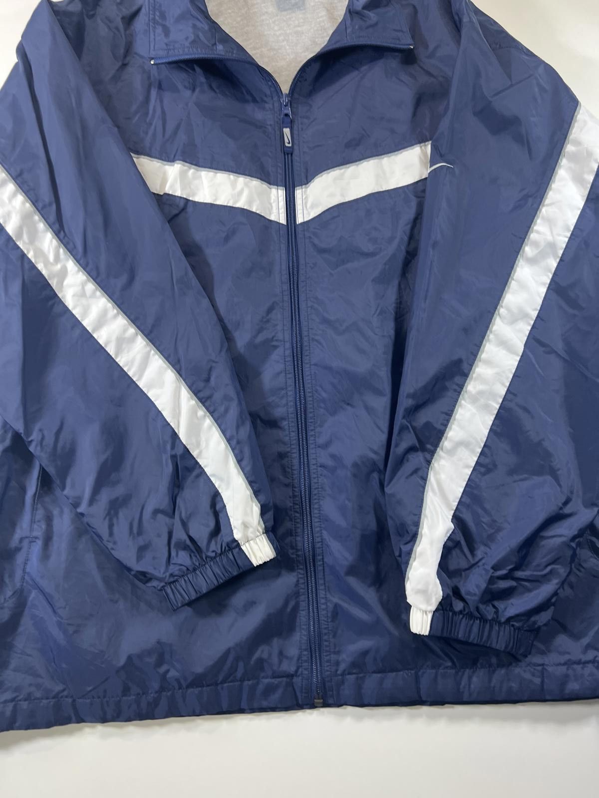 Nike Vintage Nike Navy Blue and White Windbreaker Jacket XL Size US XL / EU 56 / 4 - 1 Thumbnail