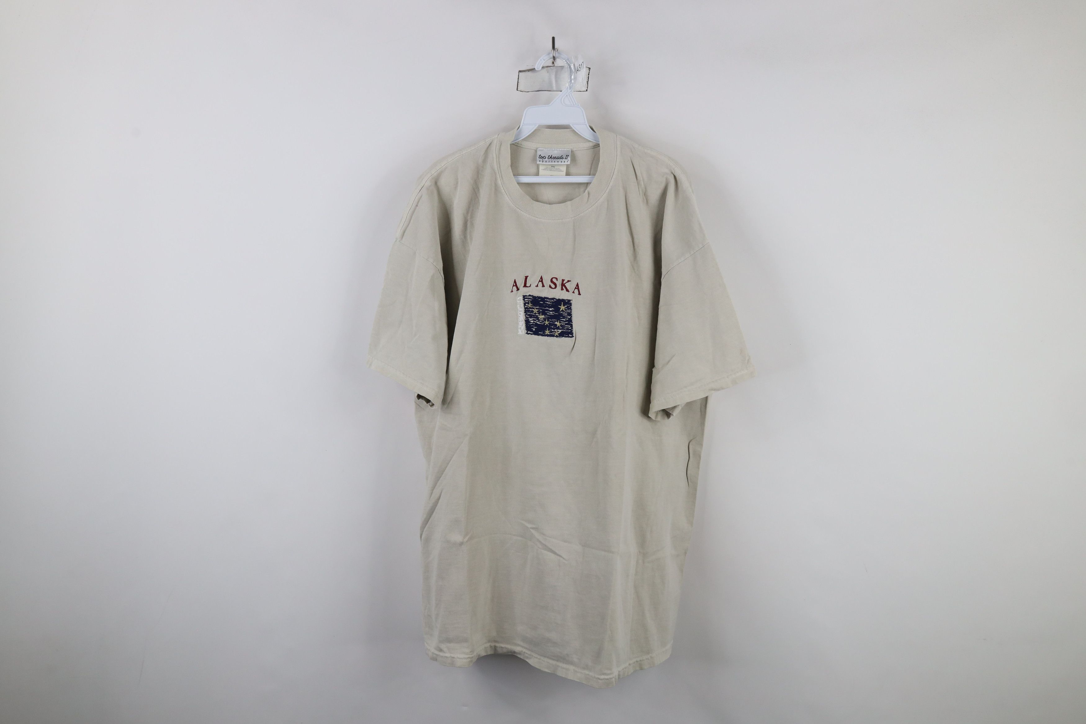 Vintage Vintage 90s Streetwear Spell Alaska State Flag T-Shirt Beige Size US XXL / EU 58 / 5 - 1 Thumbnail